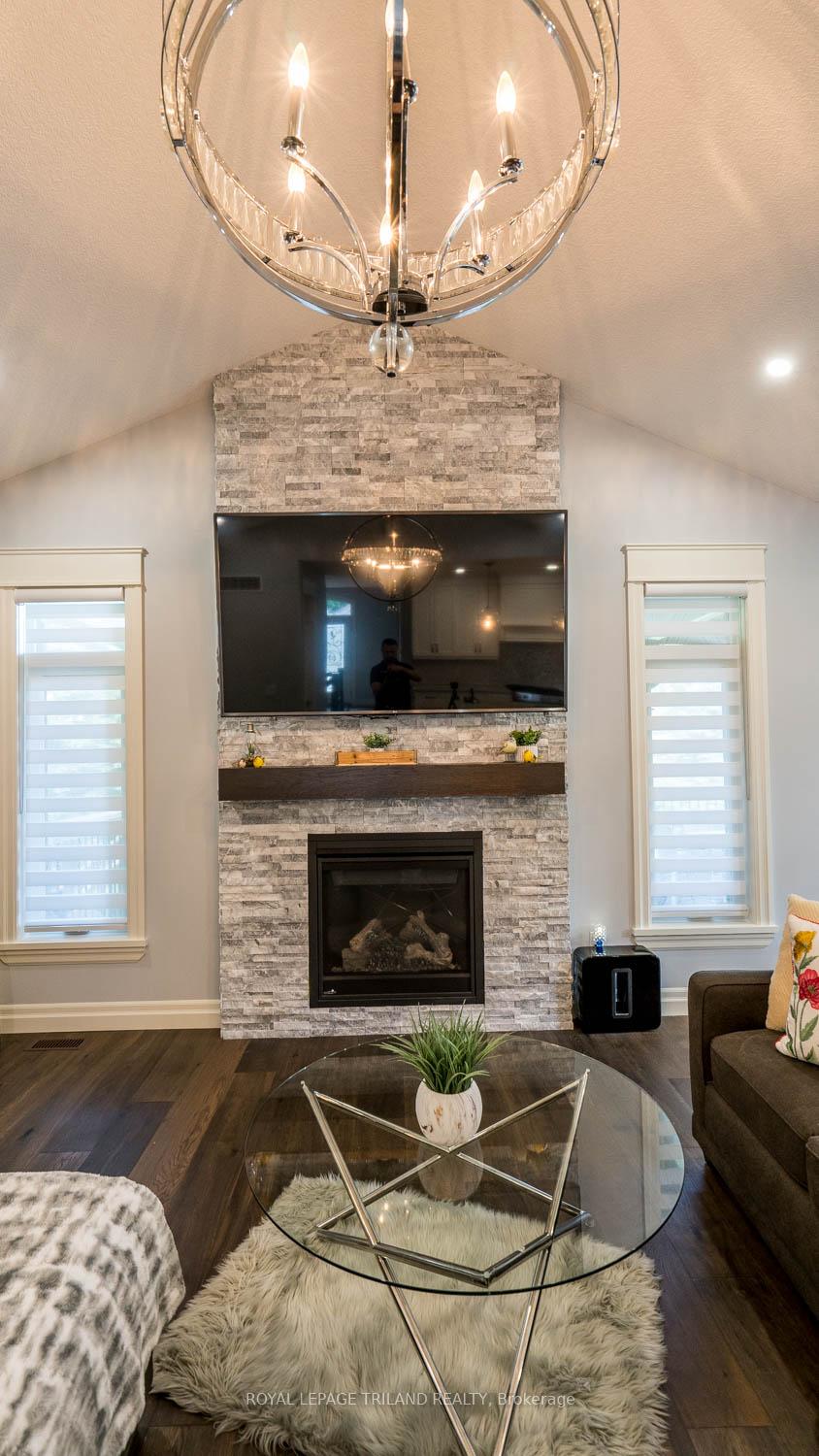 Photo 14 of 37 Ashby Crescent, Strathroy-Caradoc, SW — HOMEH