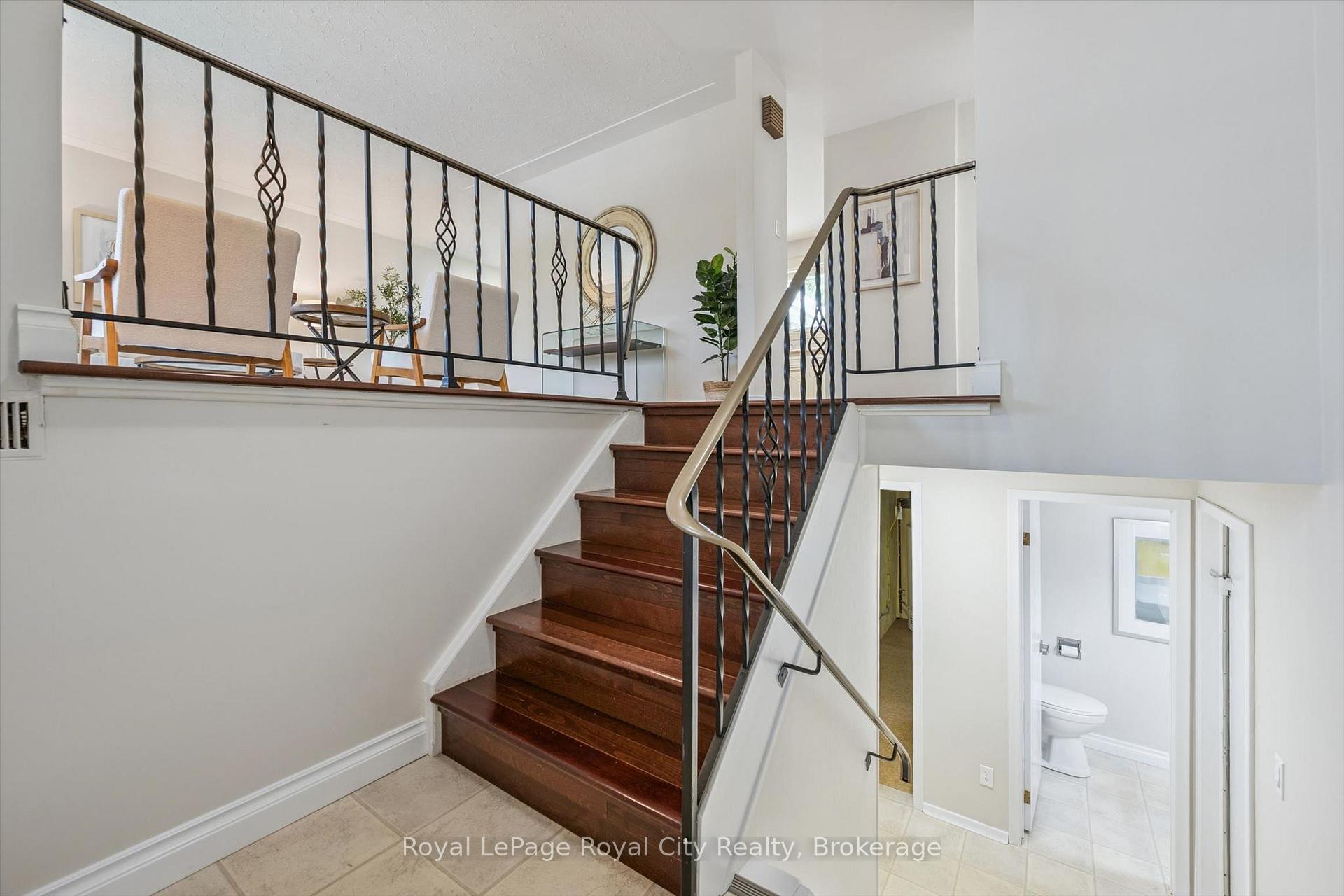 Photo 14 of 40 Bishop Court, Guelph, Dovercliffe Park/Old University — HOMEH