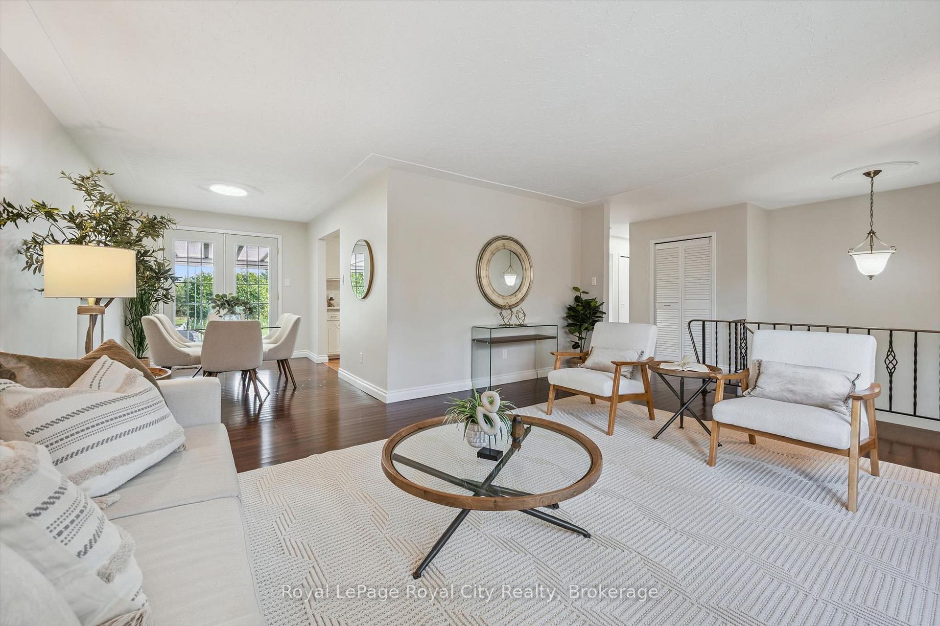 Photo 1 of 40 Bishop Court, Guelph, Dovercliffe Park/Old University — HOMEH