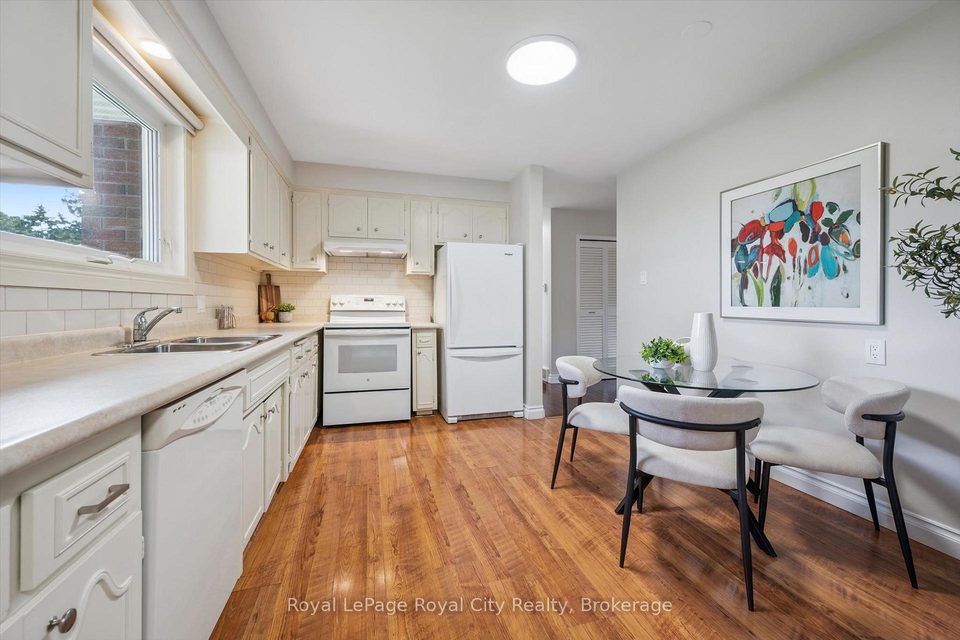Photo 18 of 40 Bishop Court, Guelph, Dovercliffe Park/Old University — HOMEH