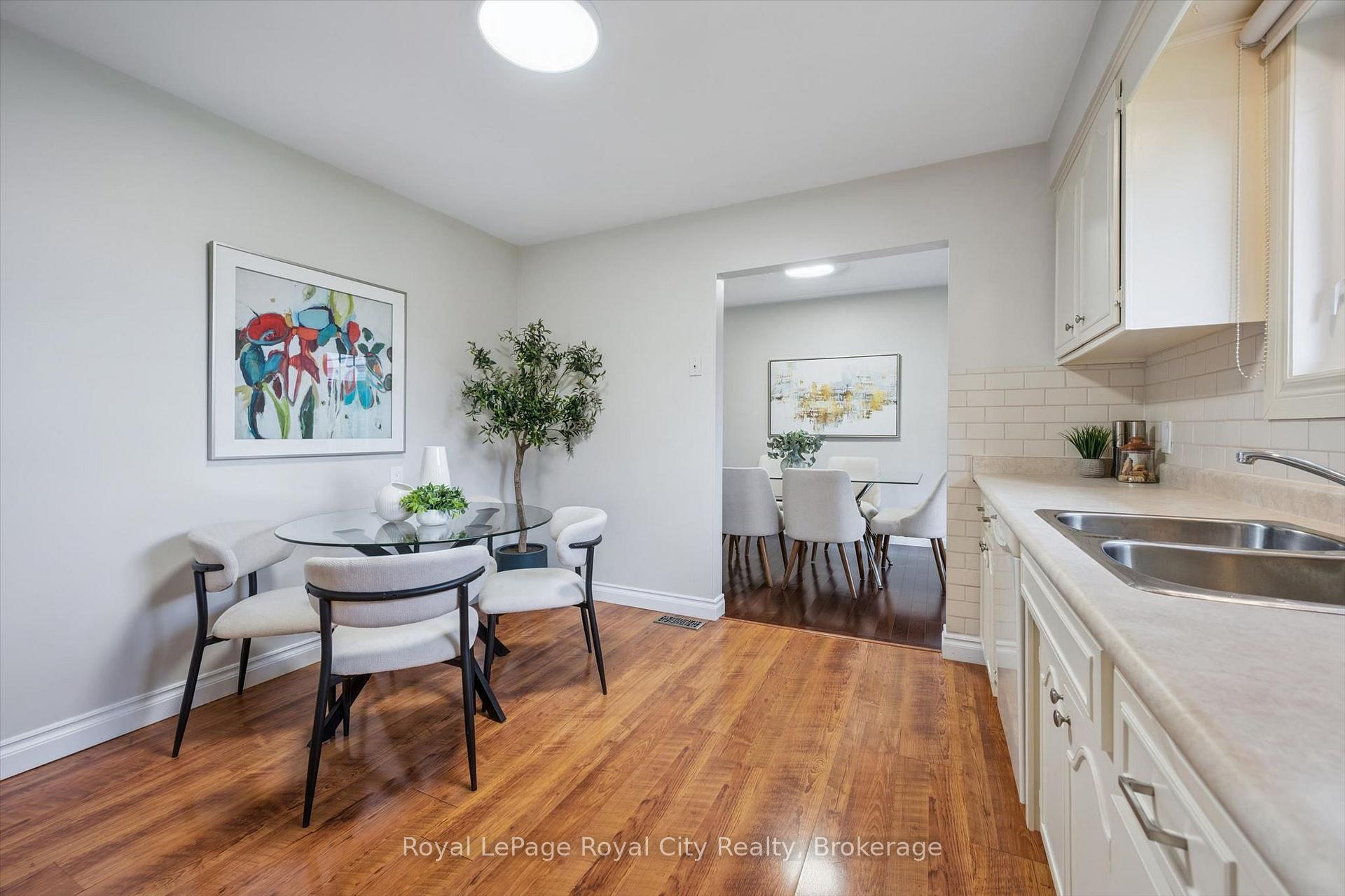 Photo 20 of 40 Bishop Court, Guelph, Dovercliffe Park/Old University — HOMEH