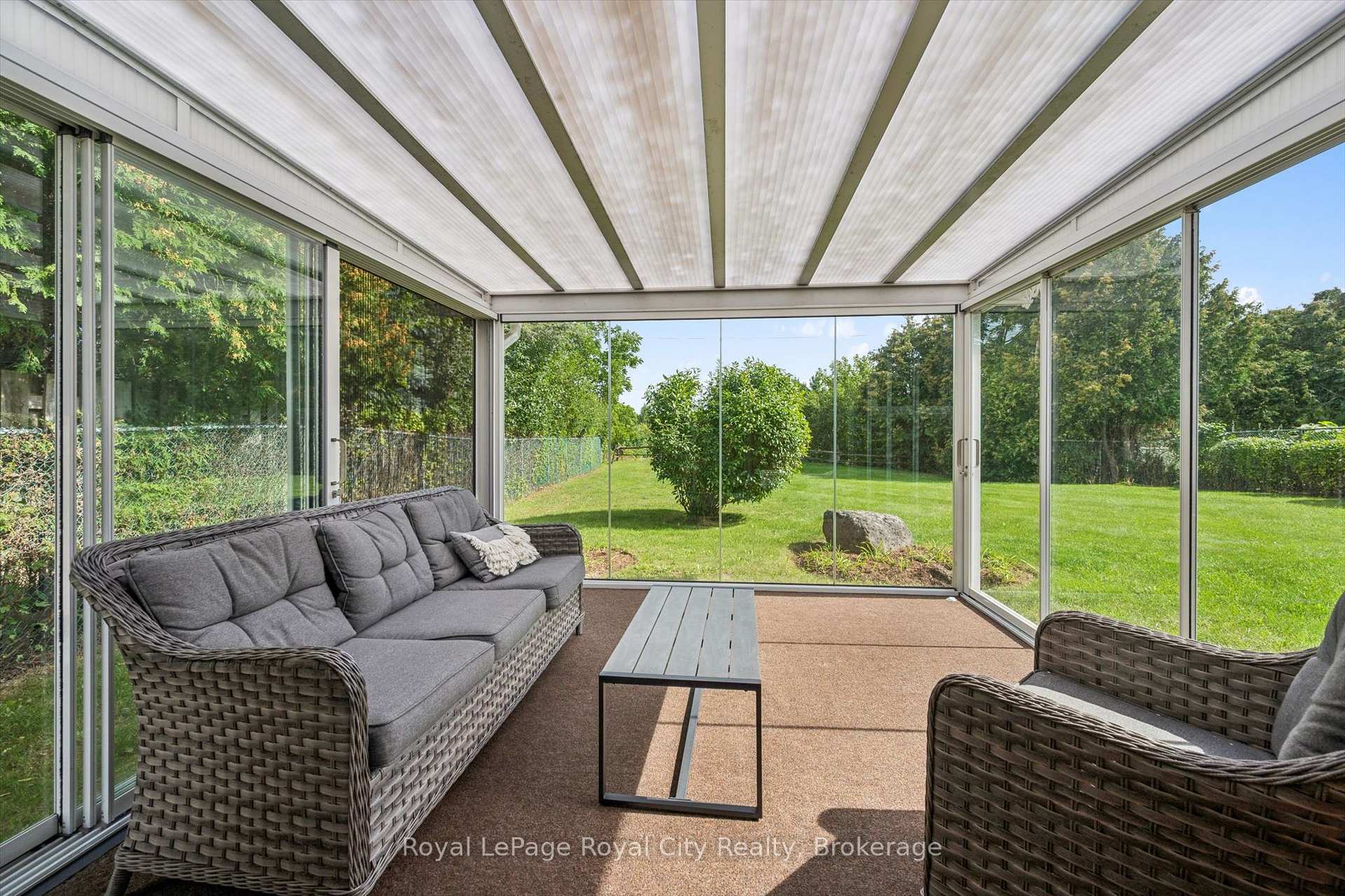 Photo 11 of 40 Bishop Court, Guelph, Dovercliffe Park/Old University — HOMEH