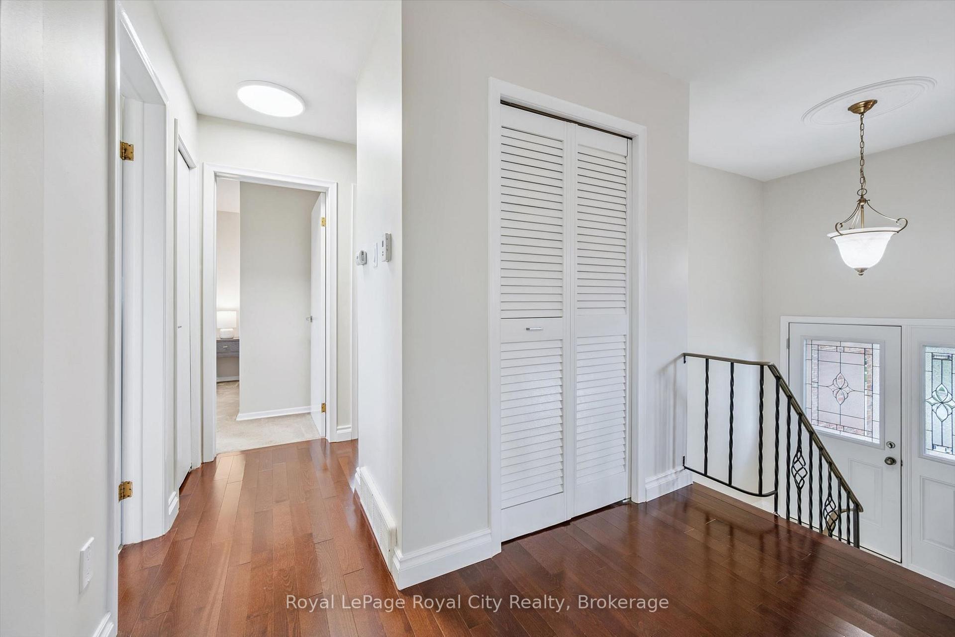 Photo 22 of 40 Bishop Court, Guelph, Dovercliffe Park/Old University — HOMEH