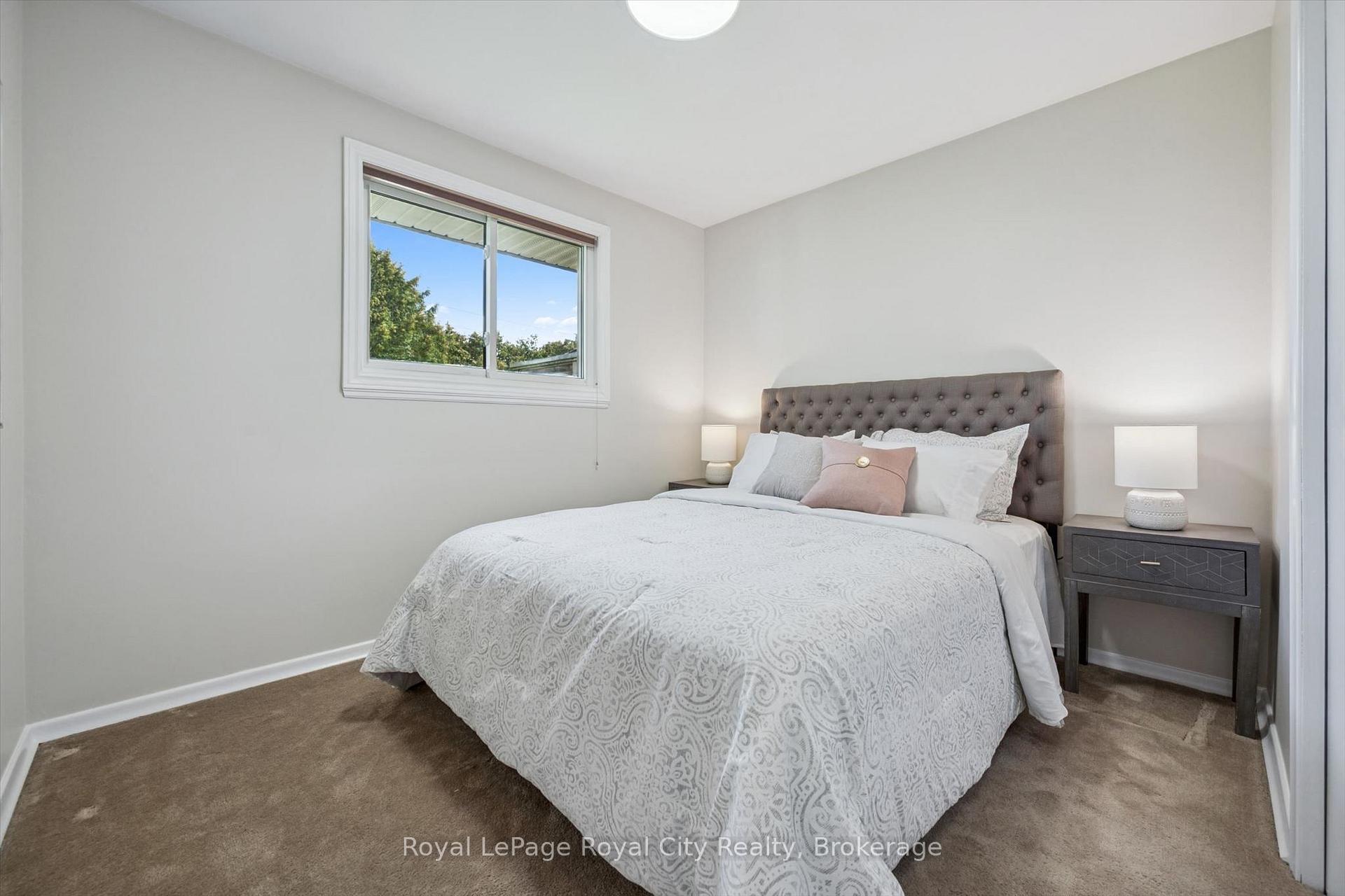 Photo 23 of 40 Bishop Court, Guelph, Dovercliffe Park/Old University — HOMEH