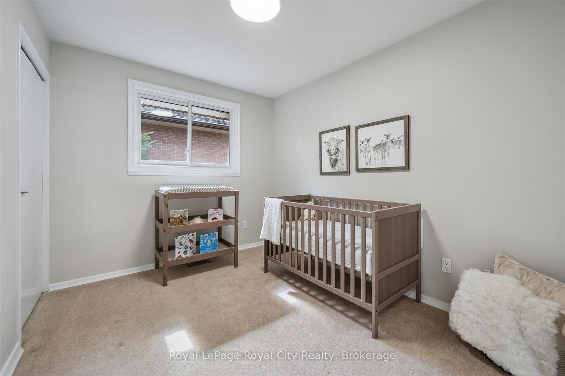 Photo 26 of 40 Bishop Court, Guelph, Dovercliffe Park/Old University — HOMEH