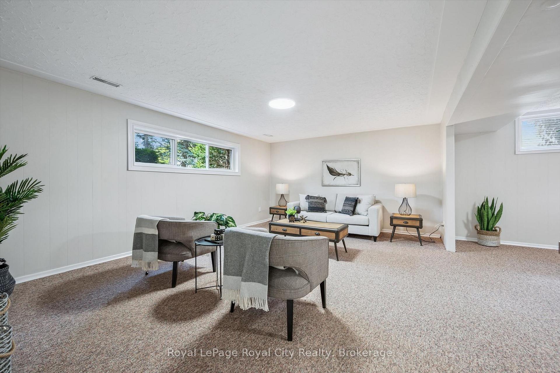 Photo 30 of 40 Bishop Court, Guelph, Dovercliffe Park/Old University — HOMEH