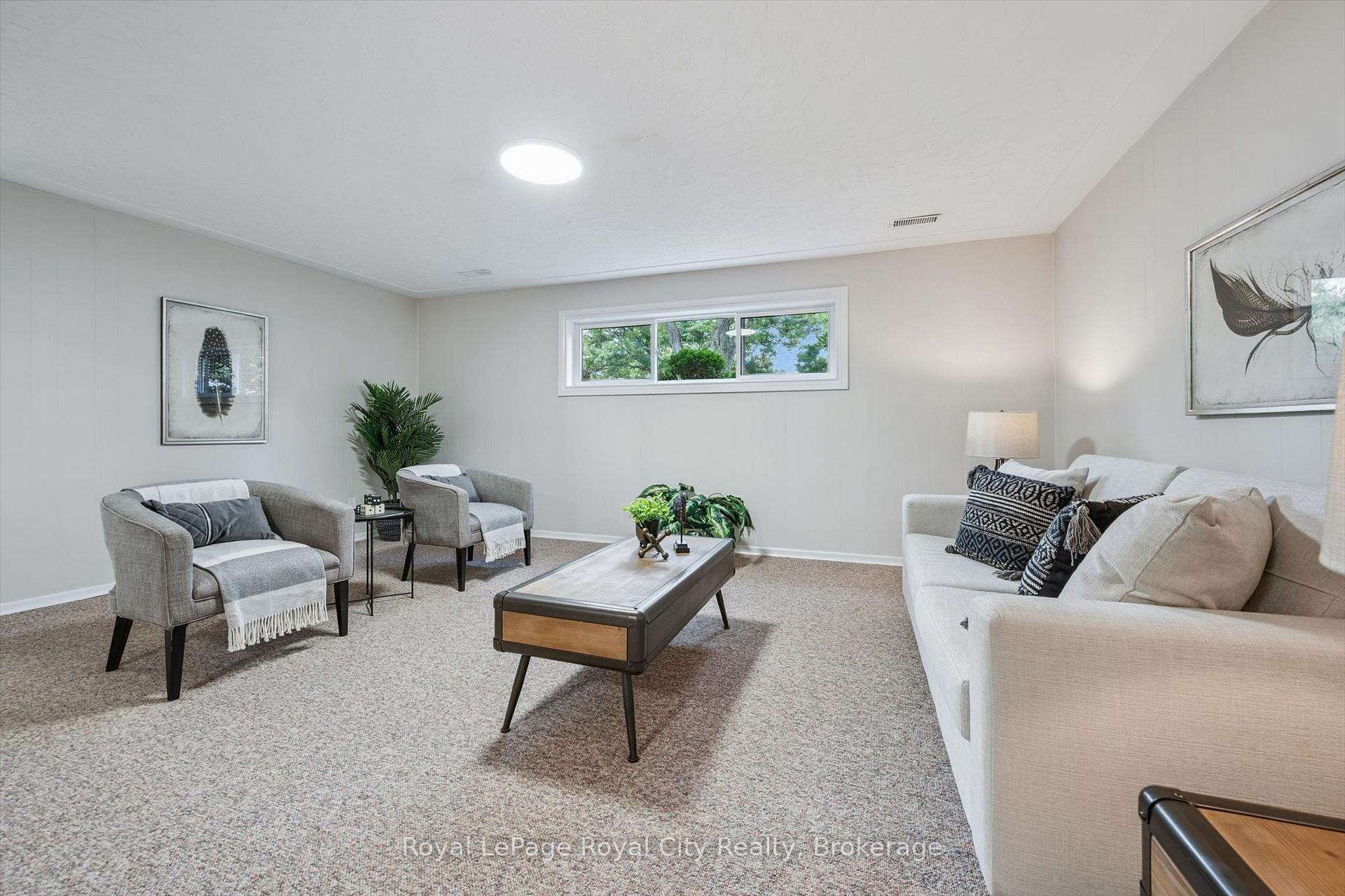 Photo 31 of 40 Bishop Court, Guelph, Dovercliffe Park/Old University — HOMEH
