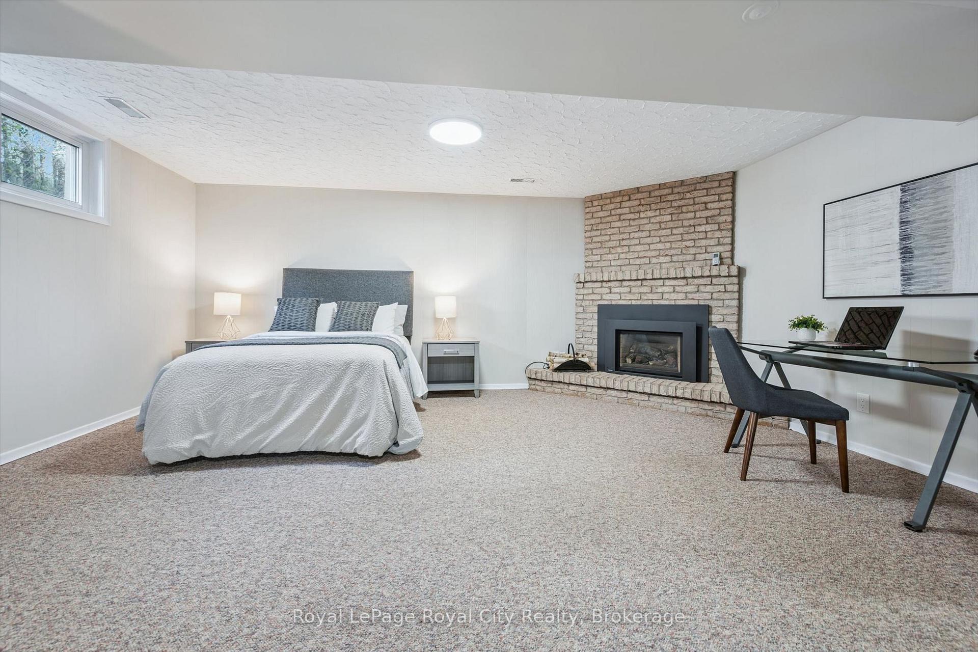 Photo 33 of 40 Bishop Court, Guelph, Dovercliffe Park/Old University — HOMEH