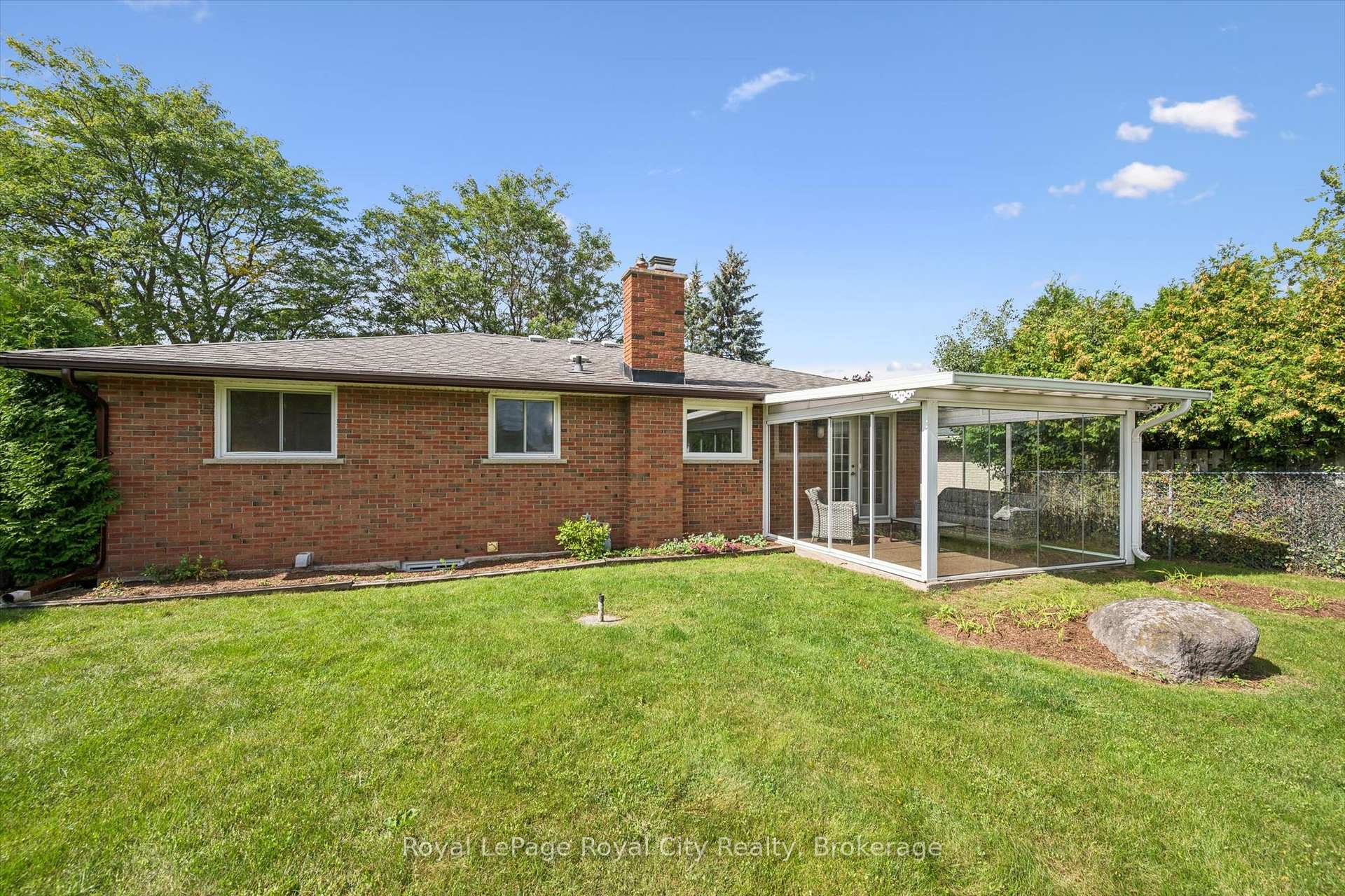 Photo 36 of 40 Bishop Court, Guelph, Dovercliffe Park/Old University — HOMEH