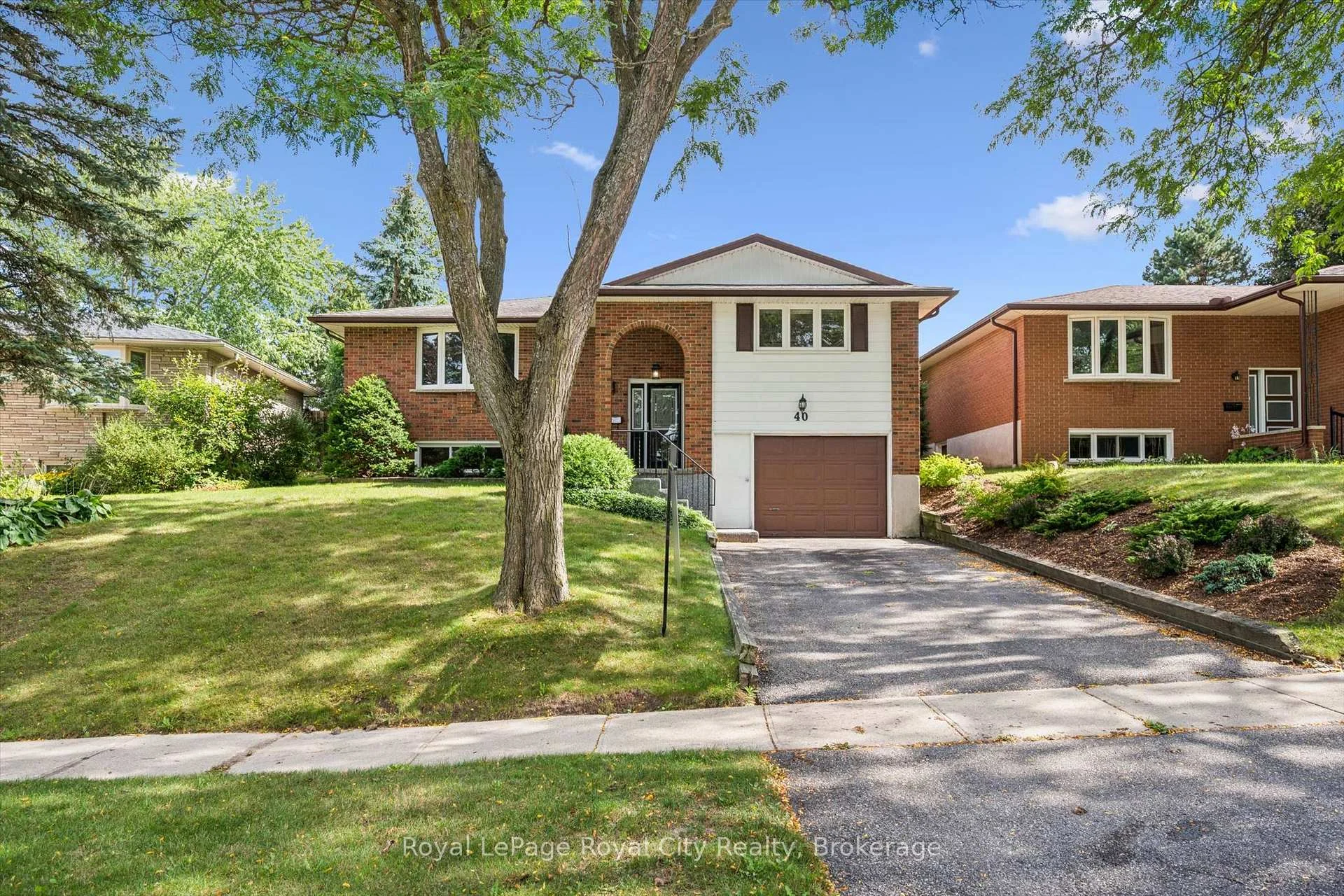 Photo 4 of 40 Bishop Court, Guelph, Dovercliffe Park/Old University — HOMEH