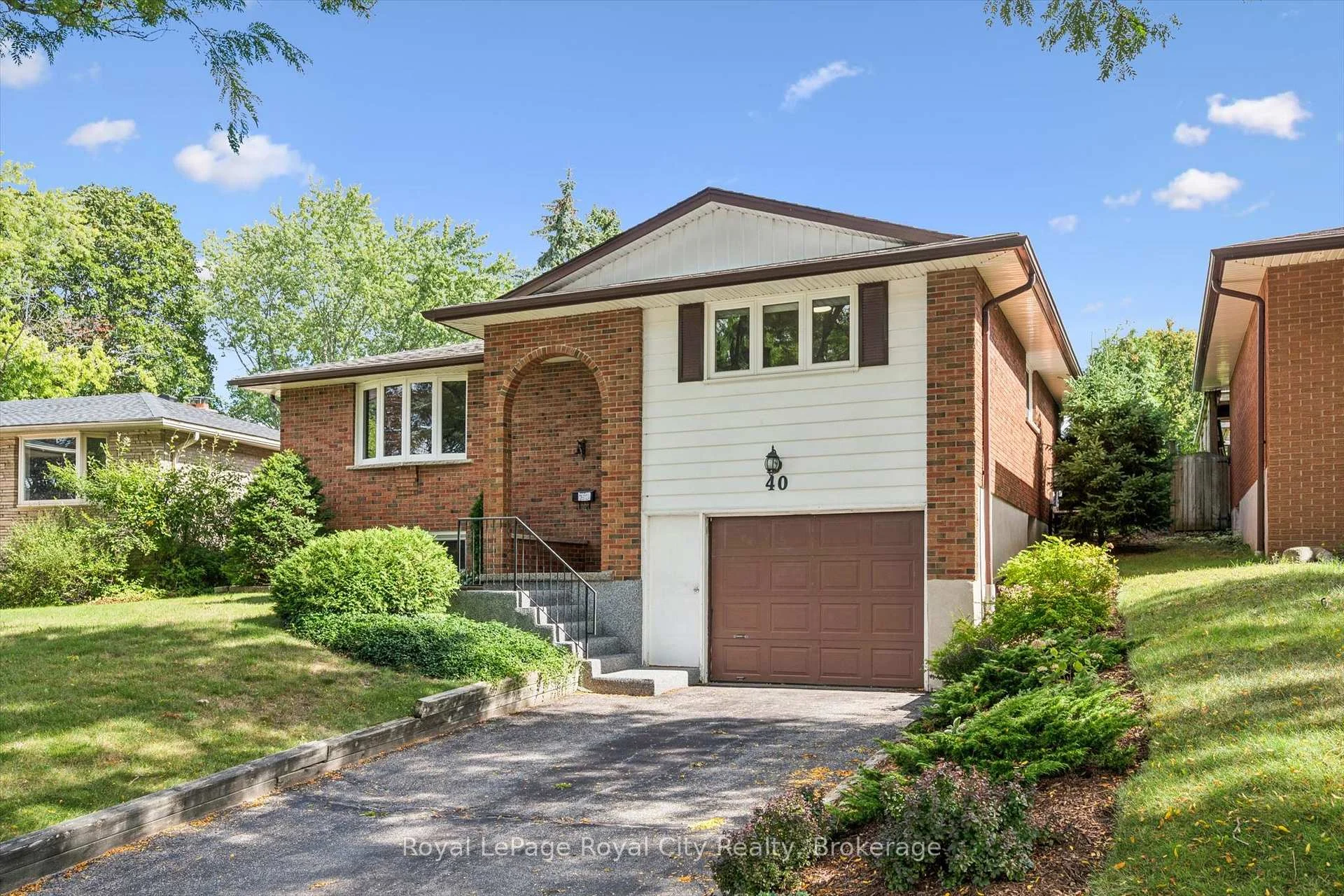 Photo 5 of 40 Bishop Court, Guelph, Dovercliffe Park/Old University — HOMEH