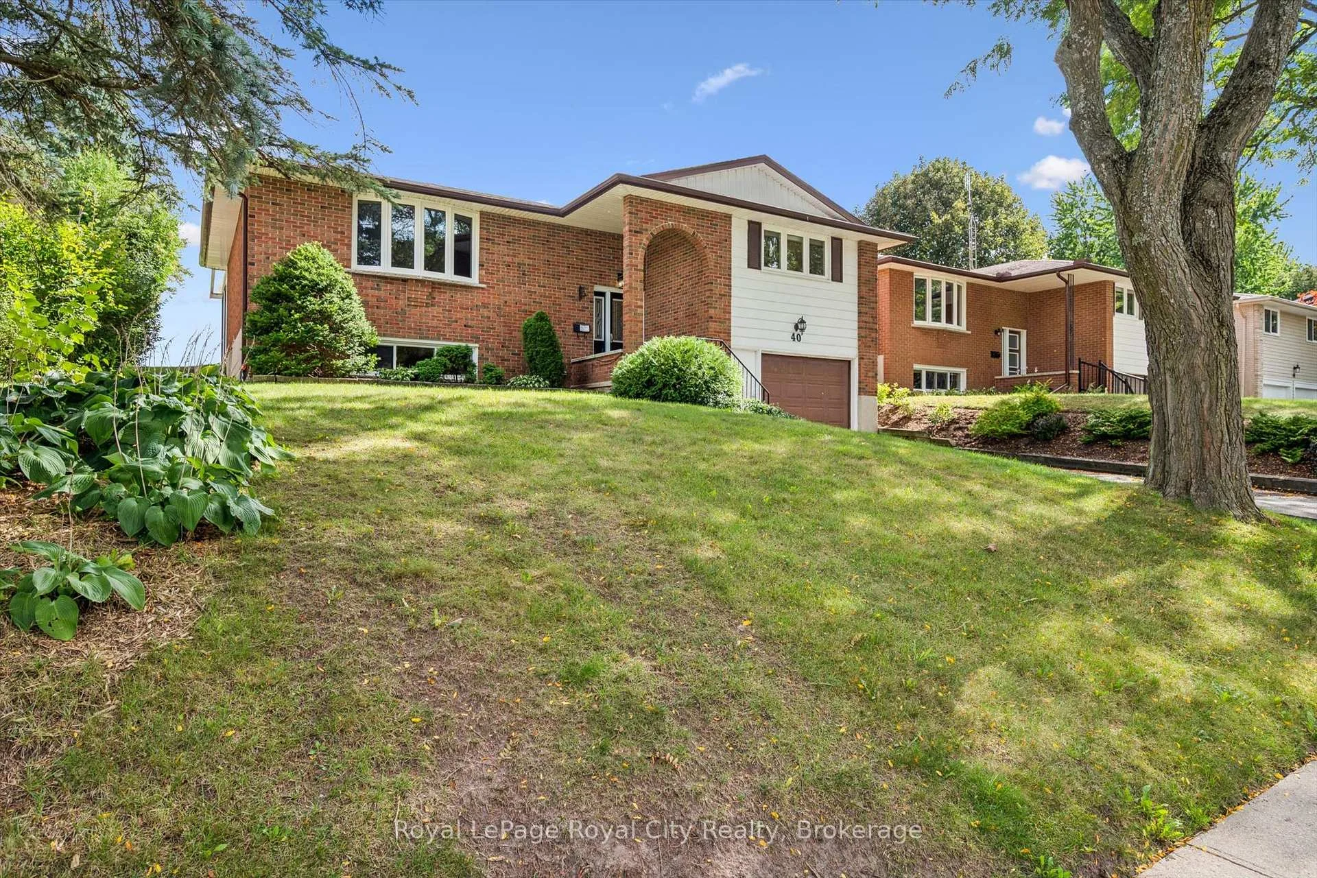 Photo 6 of 40 Bishop Court, Guelph, Dovercliffe Park/Old University — HOMEH