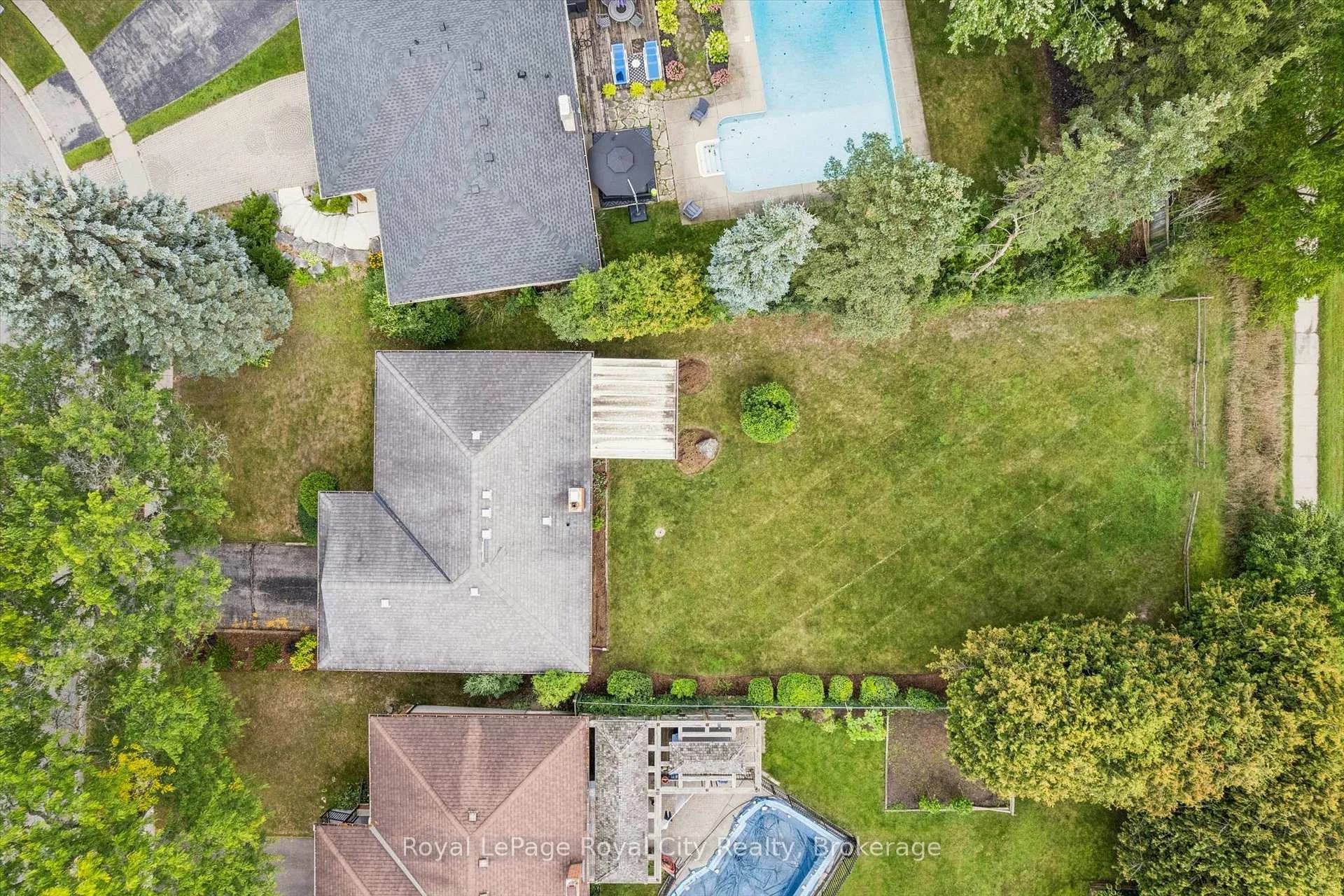 Photo 44 of 40 Bishop Court, Guelph, Dovercliffe Park/Old University — HOMEH