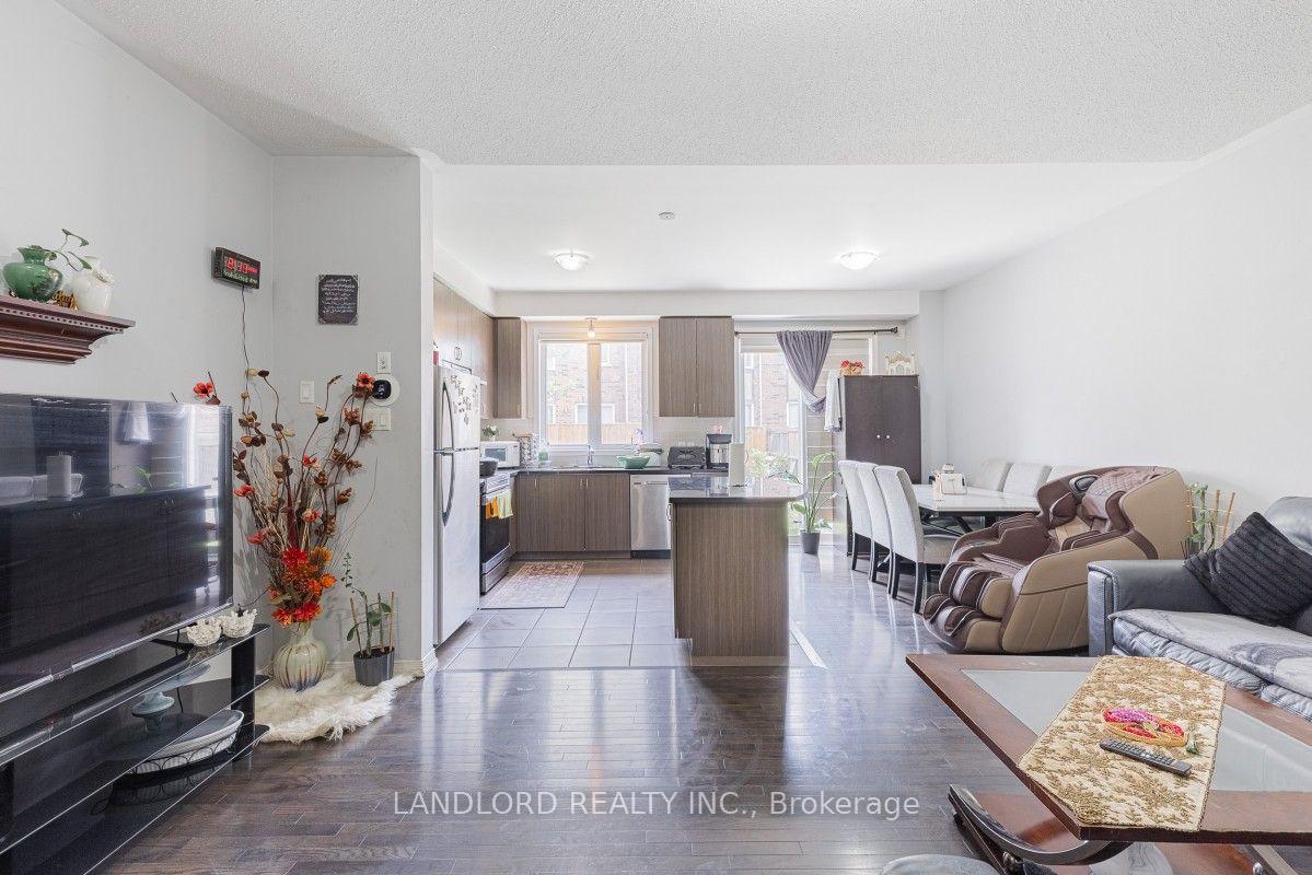 Photo 4 of 13 Utopia Way, Brampton, Bram East — HOMEH