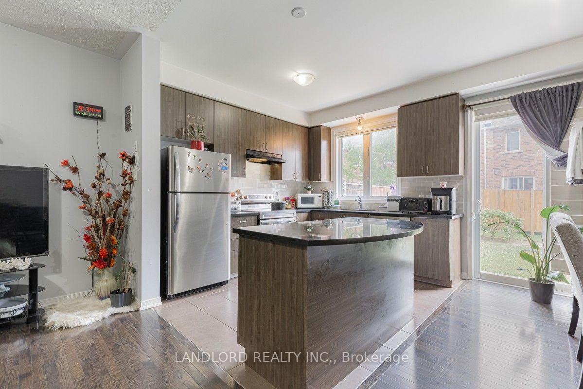 Photo 9 of 13 Utopia Way, Brampton, Bram East — HOMEH