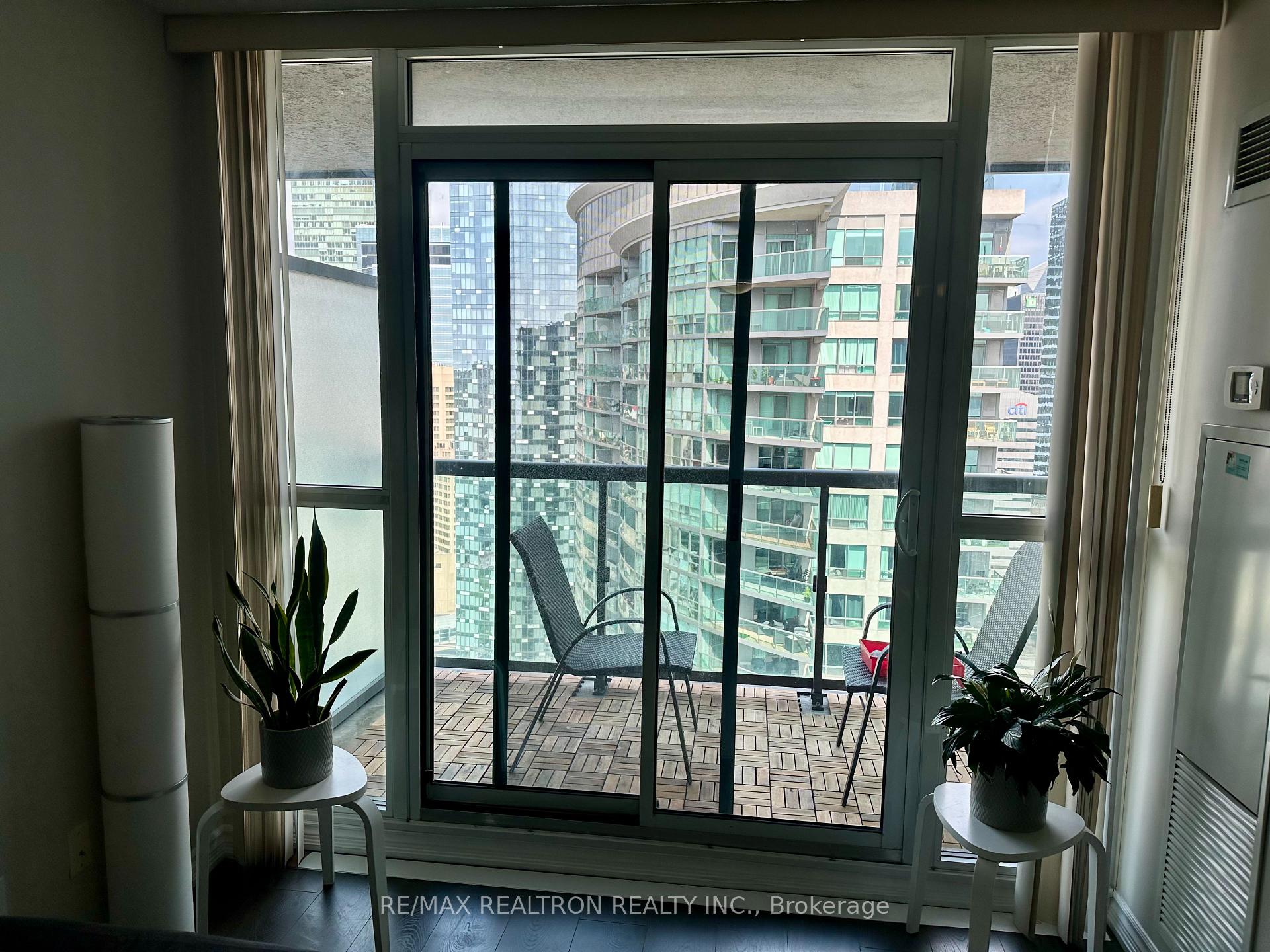 Photo 3 of Unit 3805, 19 Grand Trunk Crescent, Toronto, Waterfront Communities — HOMEH