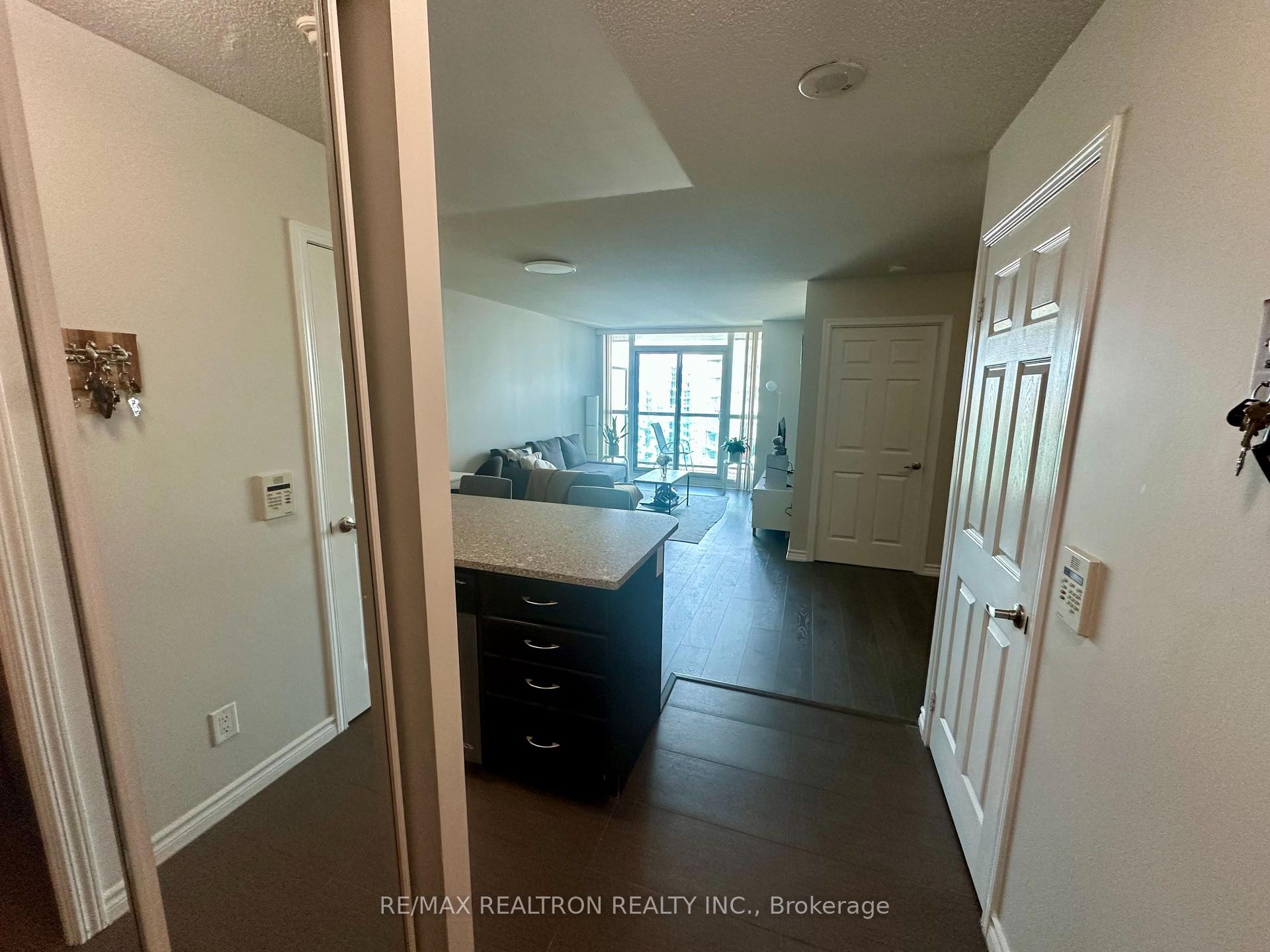 Photo 4 of Unit 3805, 19 Grand Trunk Crescent, Toronto, Waterfront Communities — HOMEH