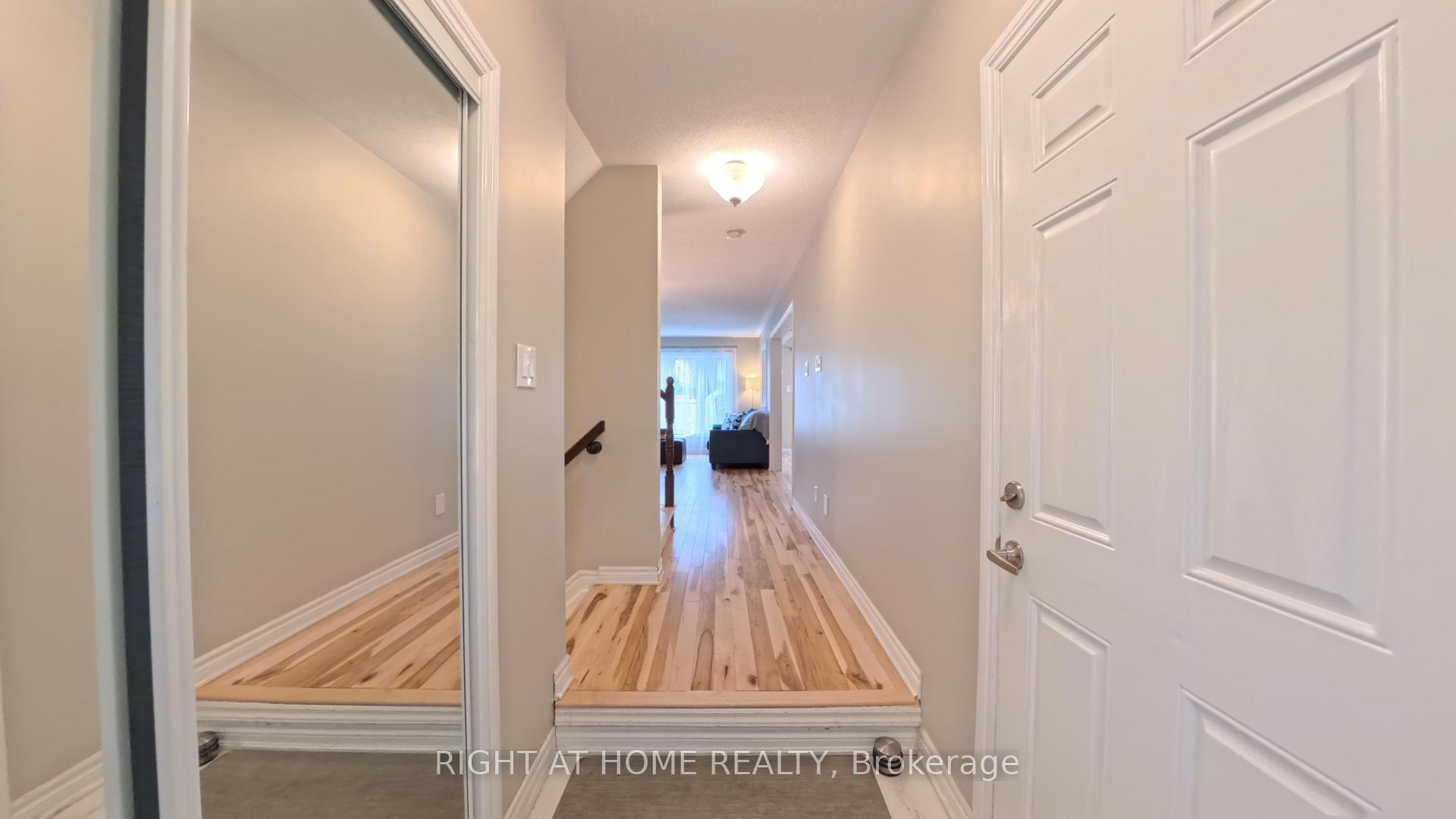 Photo 3 of 566 Dundonald Drive, Ottawa, Barrhaven - Half Moon Bay — HOMEH
