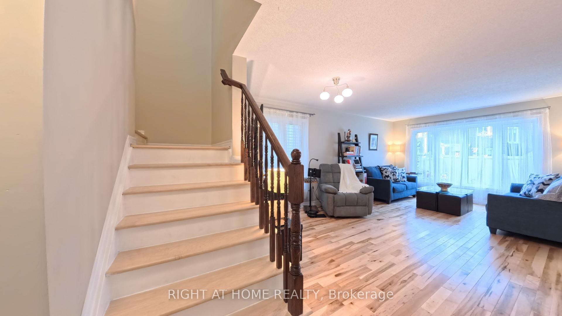 Photo 12 of 566 Dundonald Drive, Ottawa, Barrhaven - Half Moon Bay — HOMEH