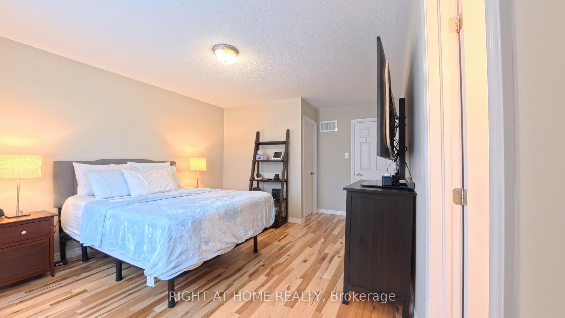 Photo 15 of 566 Dundonald Drive, Ottawa, Barrhaven - Half Moon Bay — HOMEH
