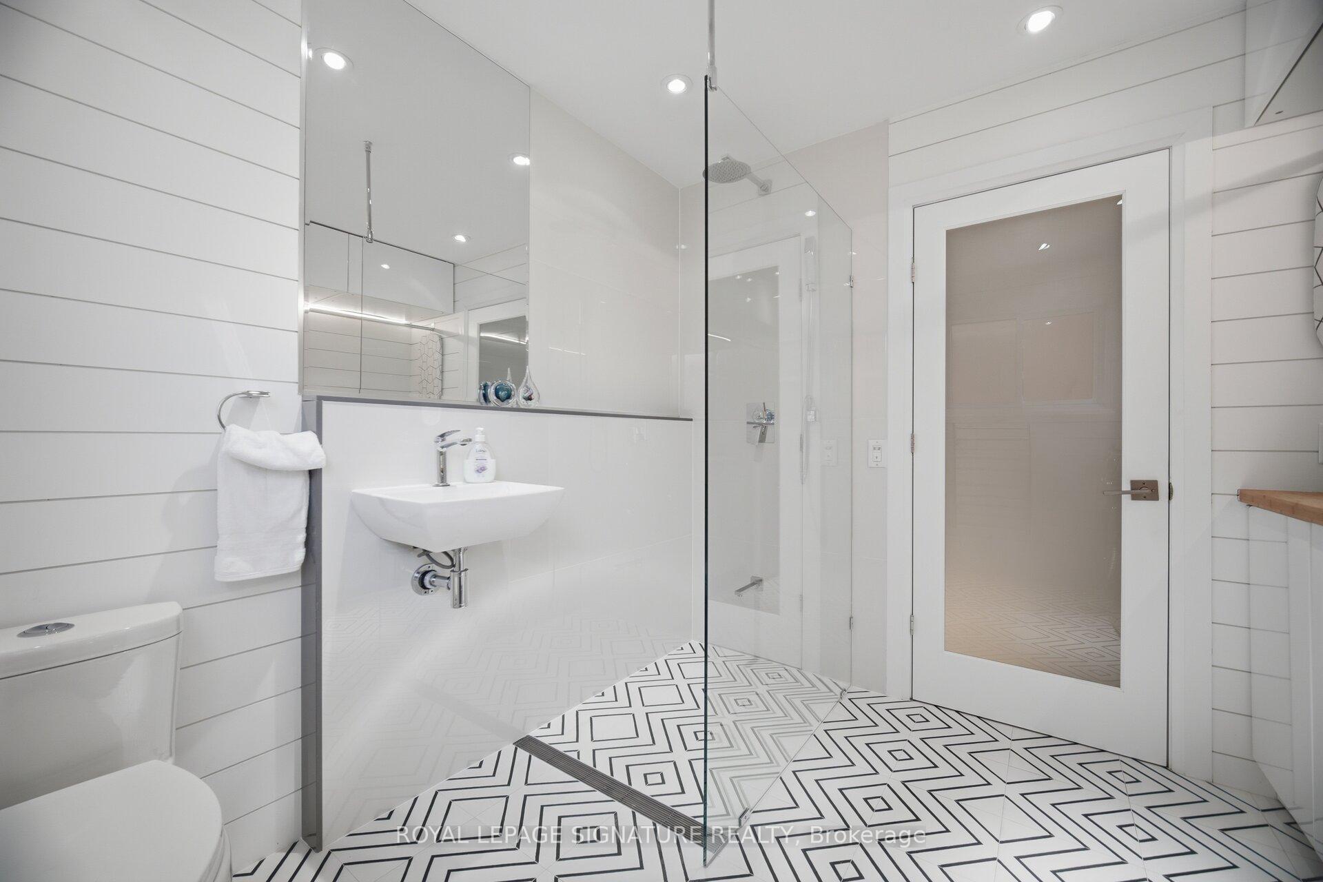 Photo 23 of 18 Alder Court, Hamilton, Stoney Creek — HOMEH