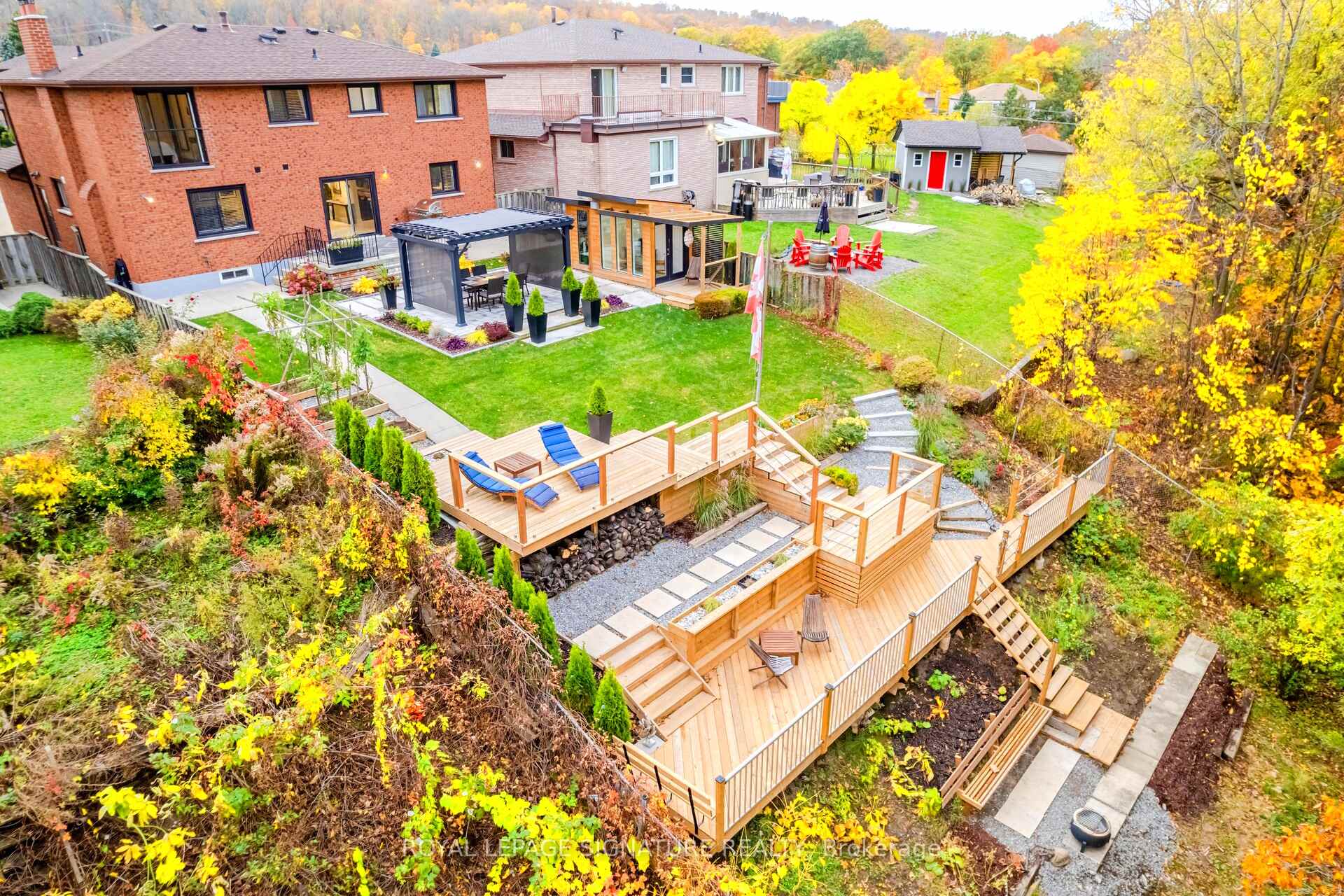 Photo 4 of 18 Alder Court, Hamilton, Stoney Creek — HOMEH