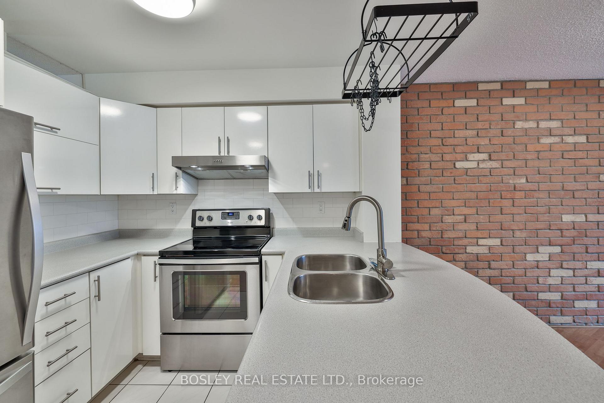 Photo 3 of Unit 914, 109 Front Street E, Toronto, Regent Park — HOMEH