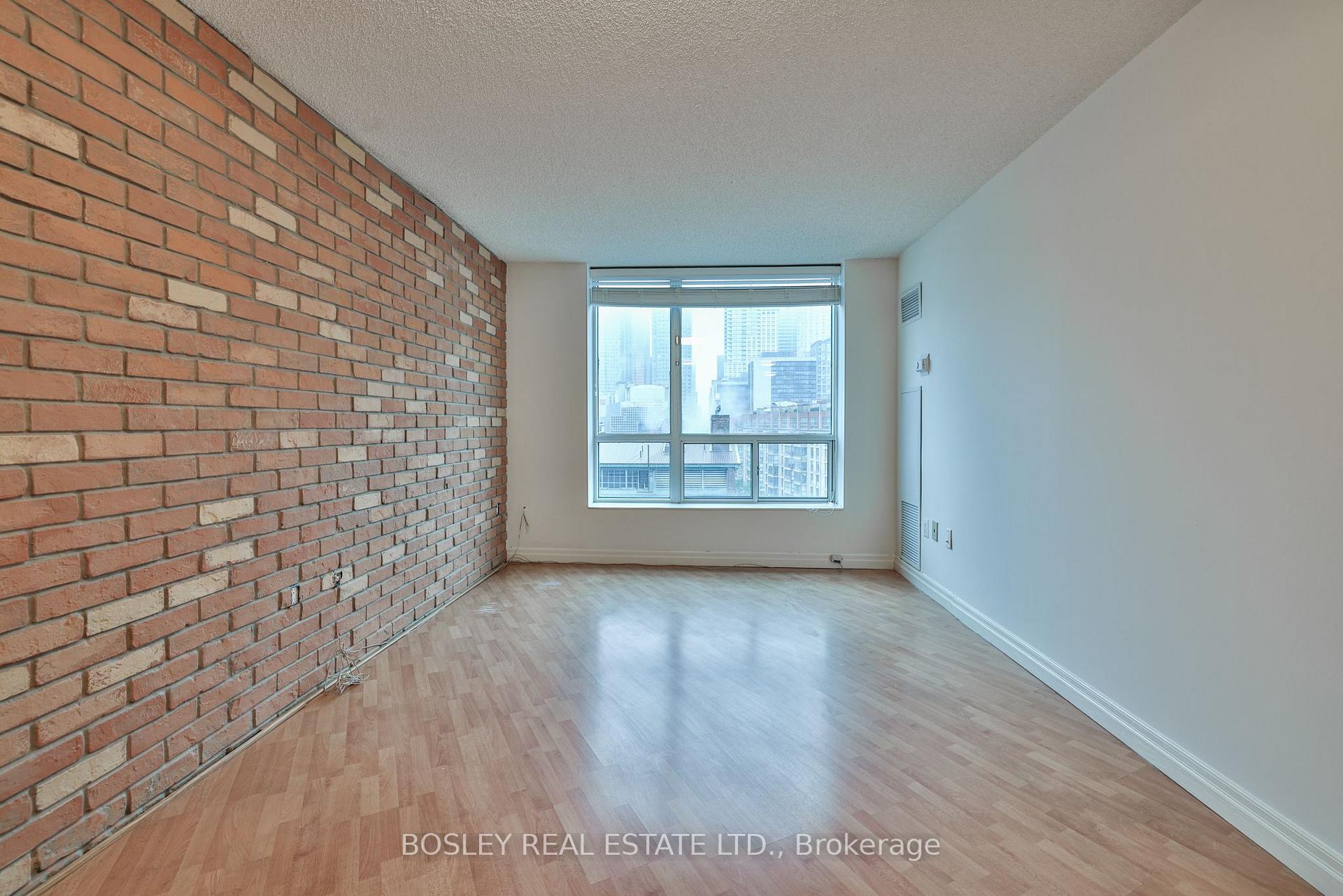 Photo 5 of Unit 914, 109 Front Street E, Toronto, Regent Park — HOMEH