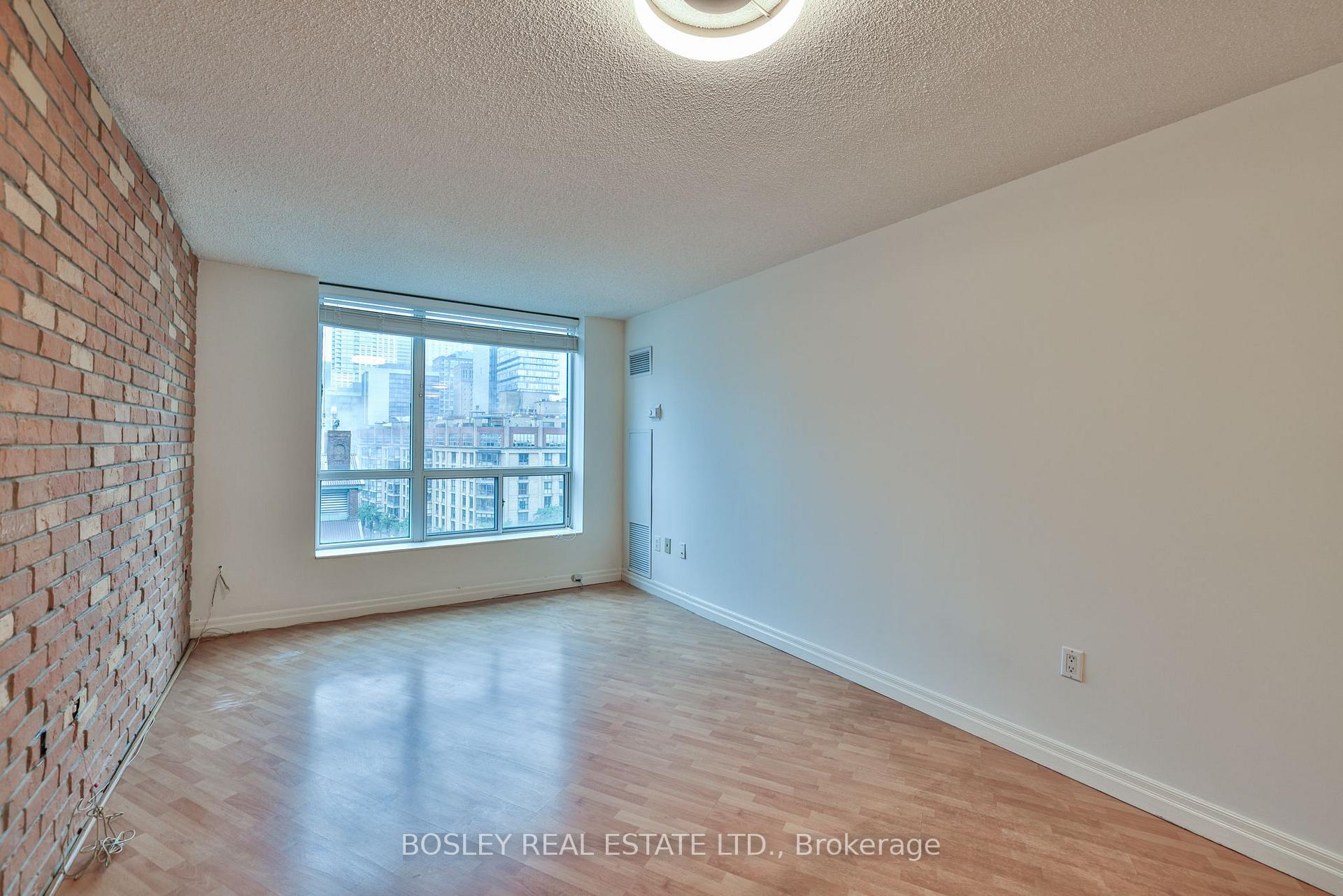 Photo 7 of Unit 914, 109 Front Street E, Toronto, Regent Park — HOMEH