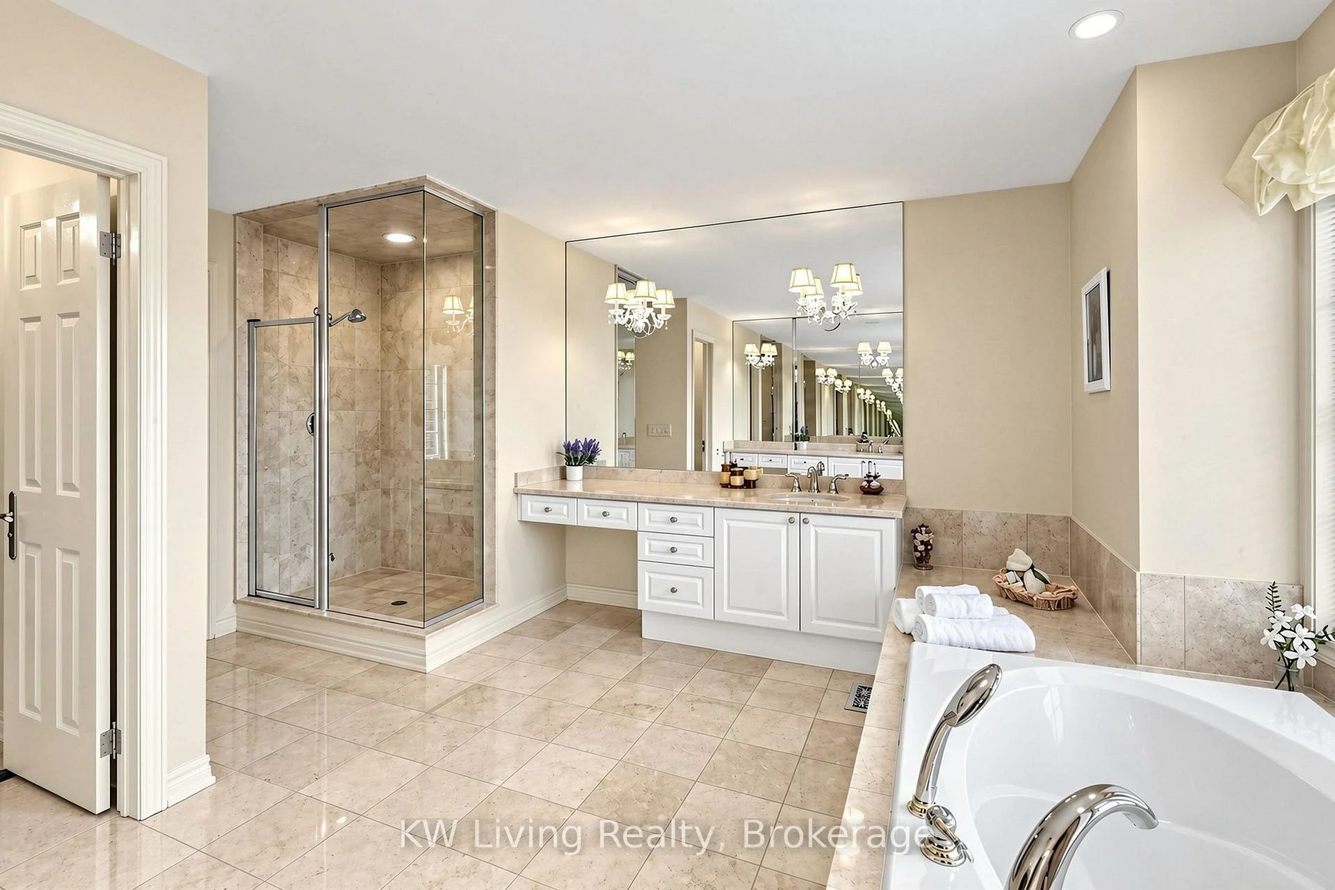 Photo 11 of 20 Ormsby Court, Richmond Hill, Bayview Hill — HOMEH
