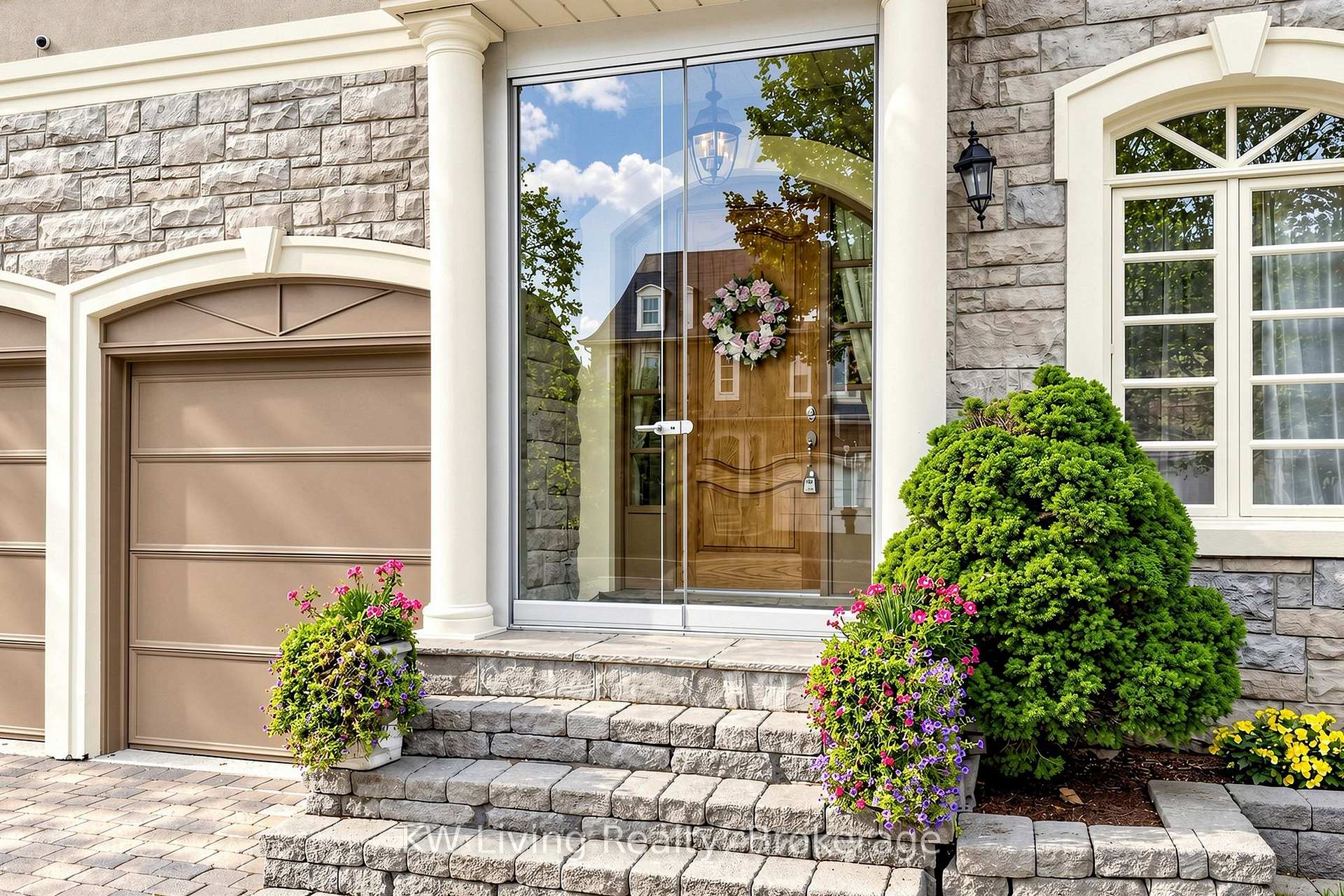 Photo 6 of 20 Ormsby Court, Richmond Hill, Bayview Hill — HOMEH