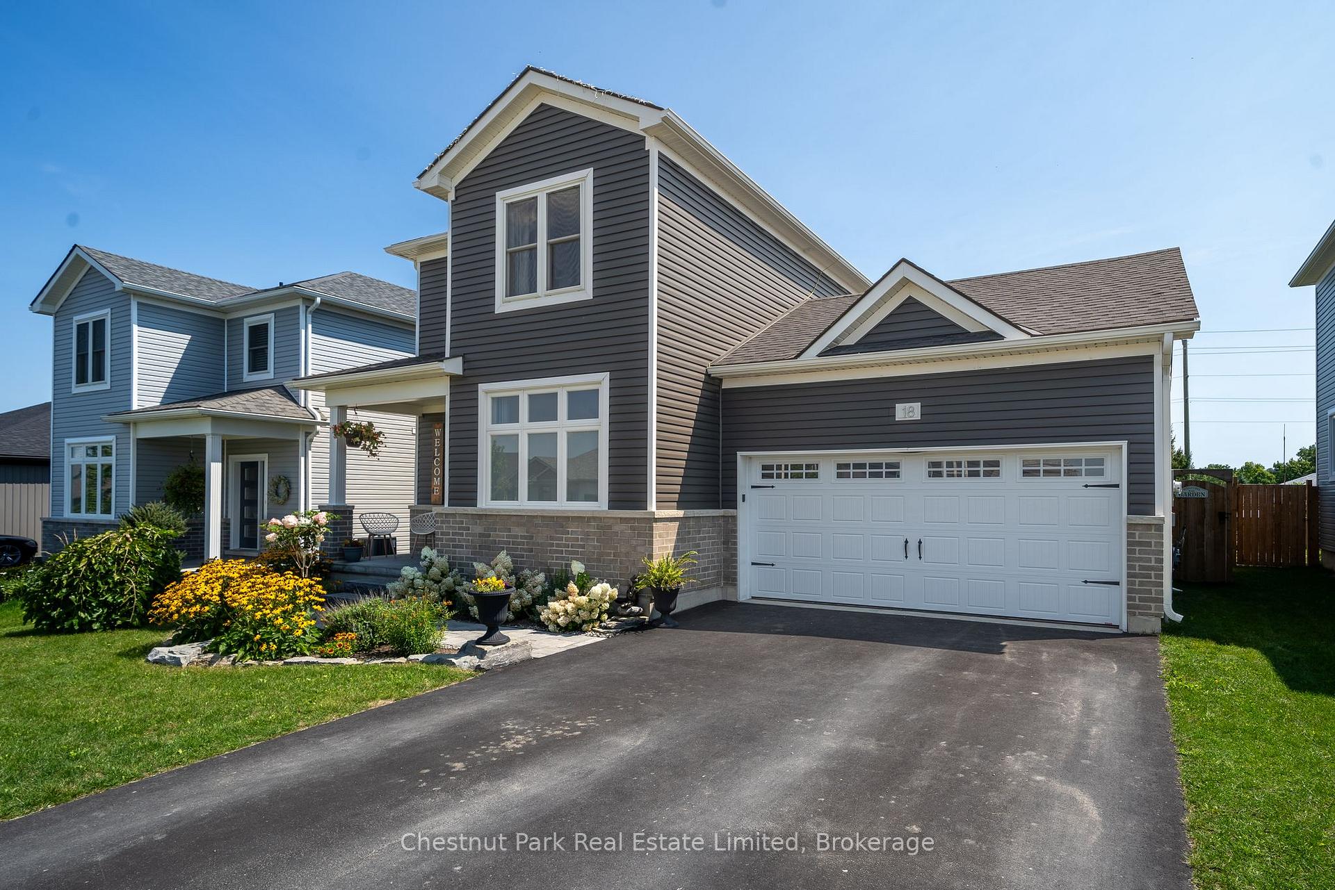Photo 3 of 18 Curtis Street, Prince Edward County, Picton — HOMEH