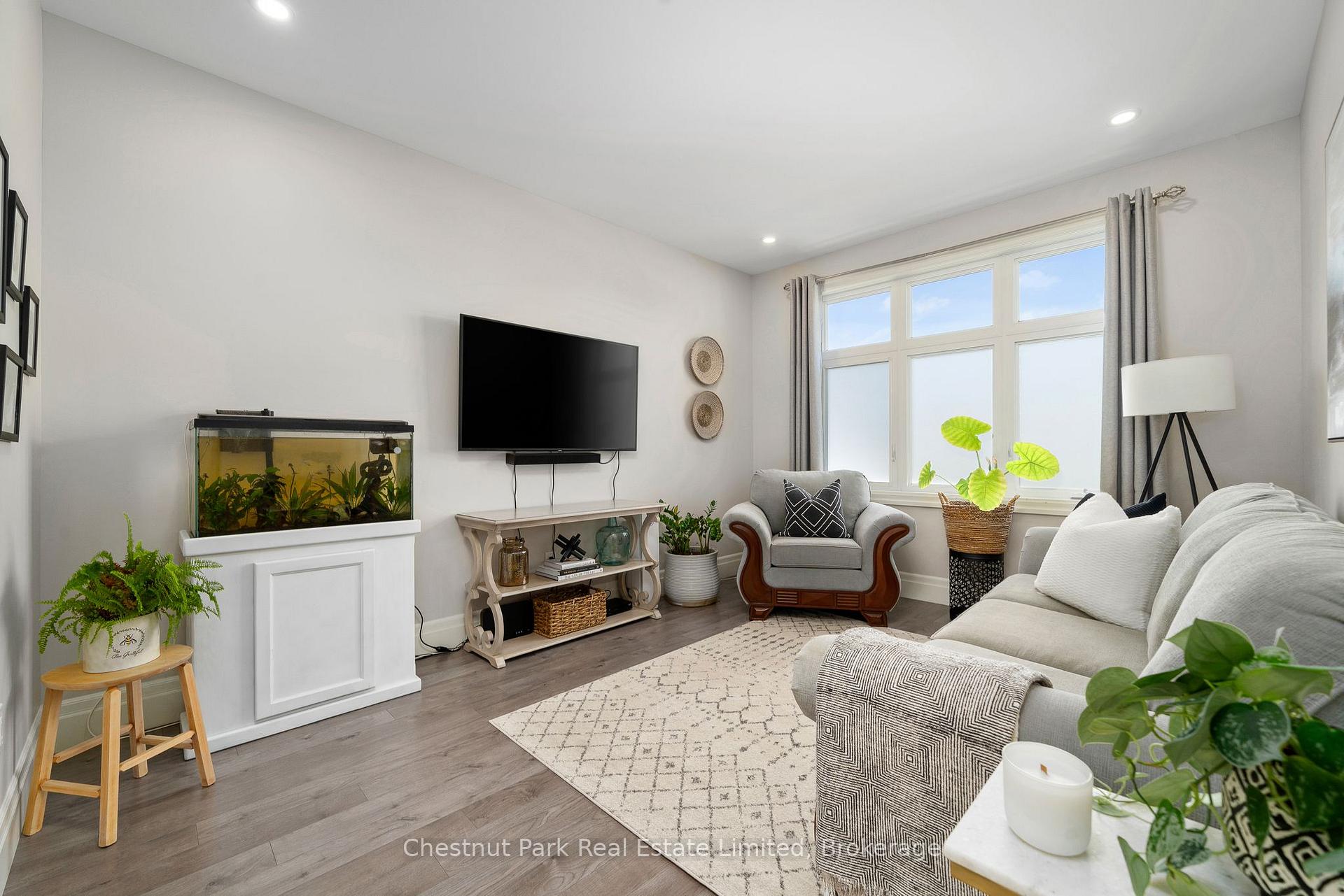 Photo 9 of 18 Curtis Street, Prince Edward County, Picton — HOMEH