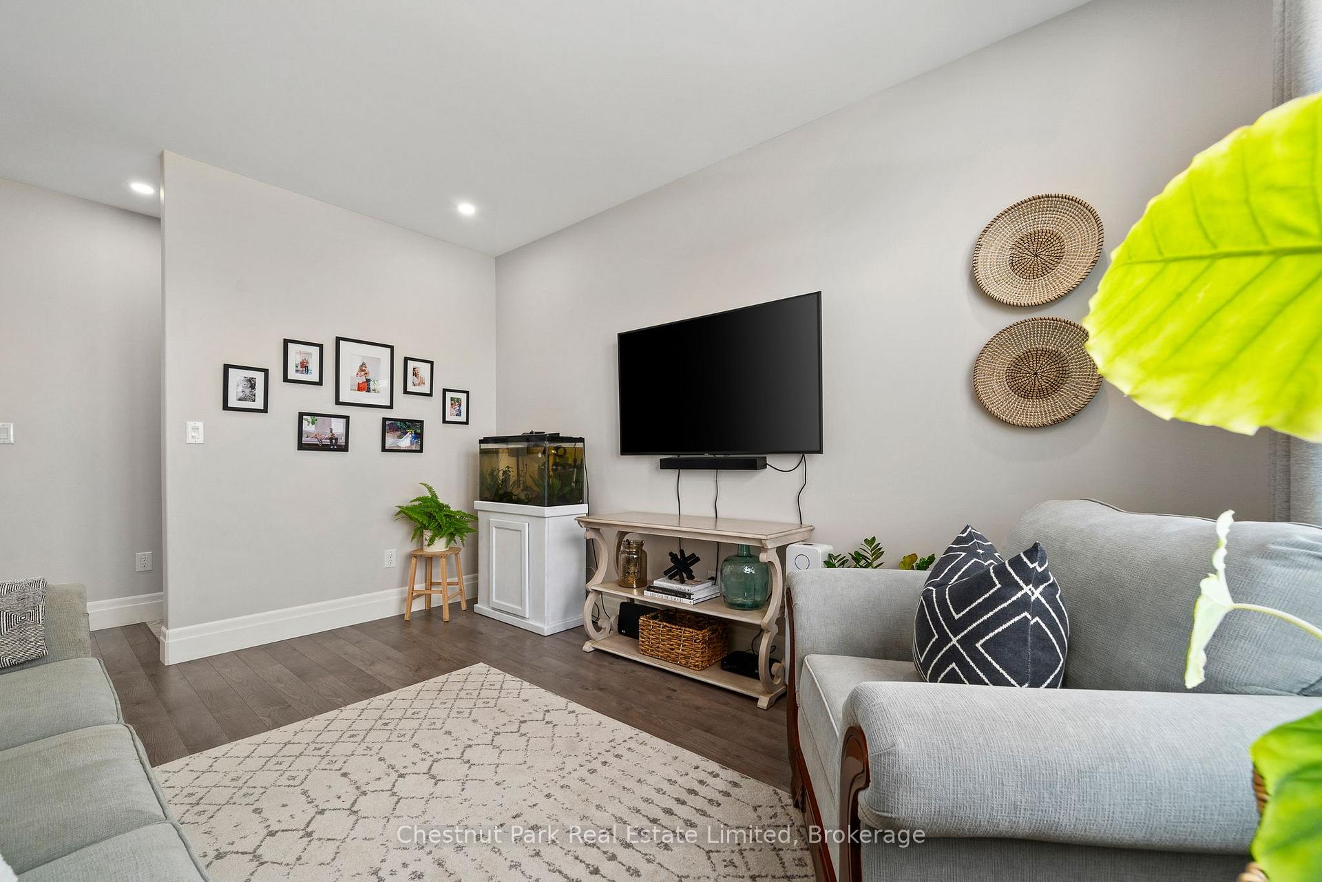 Photo 11 of 18 Curtis Street, Prince Edward County, Picton — HOMEH