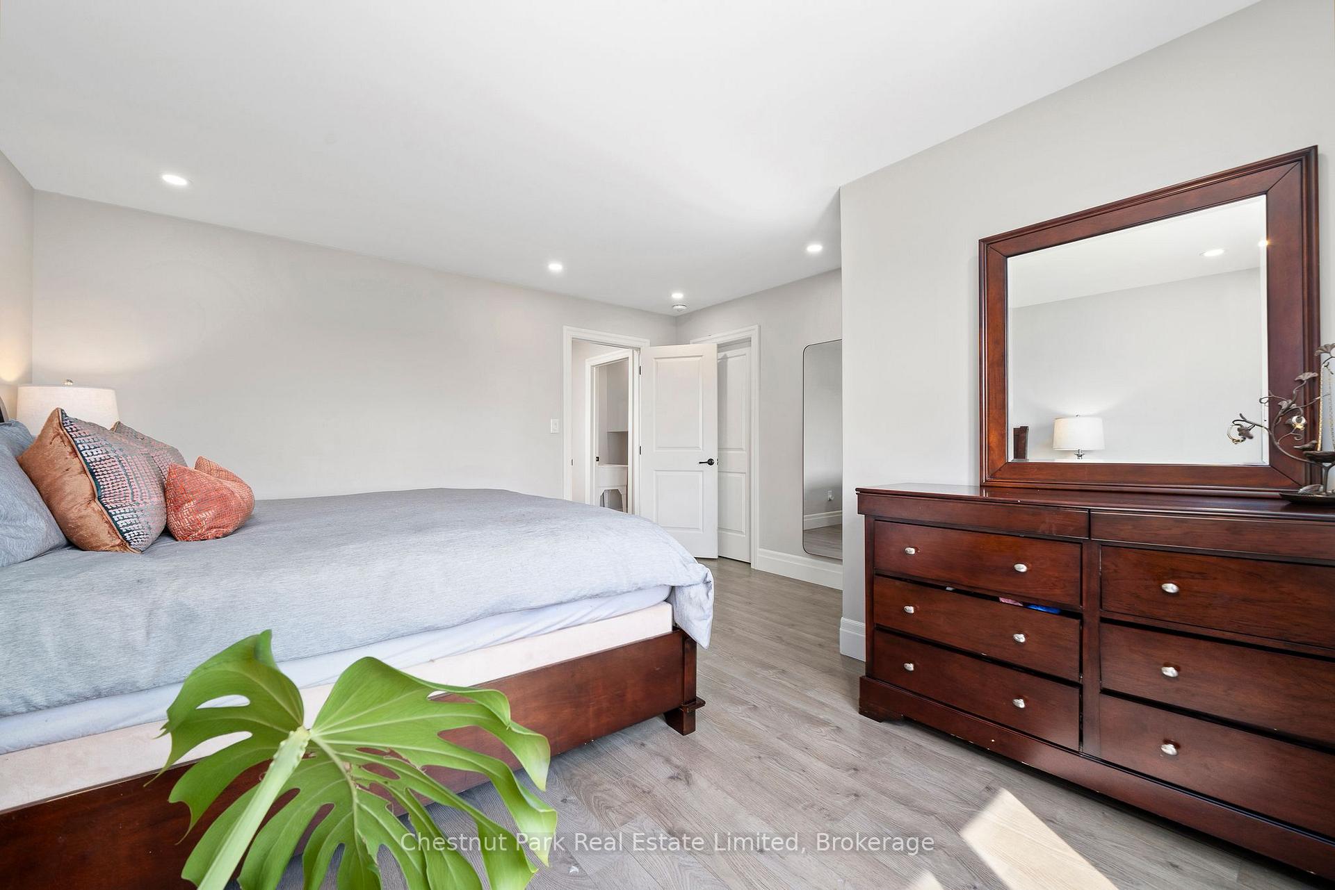 Photo 20 of 18 Curtis Street, Prince Edward County, Picton — HOMEH