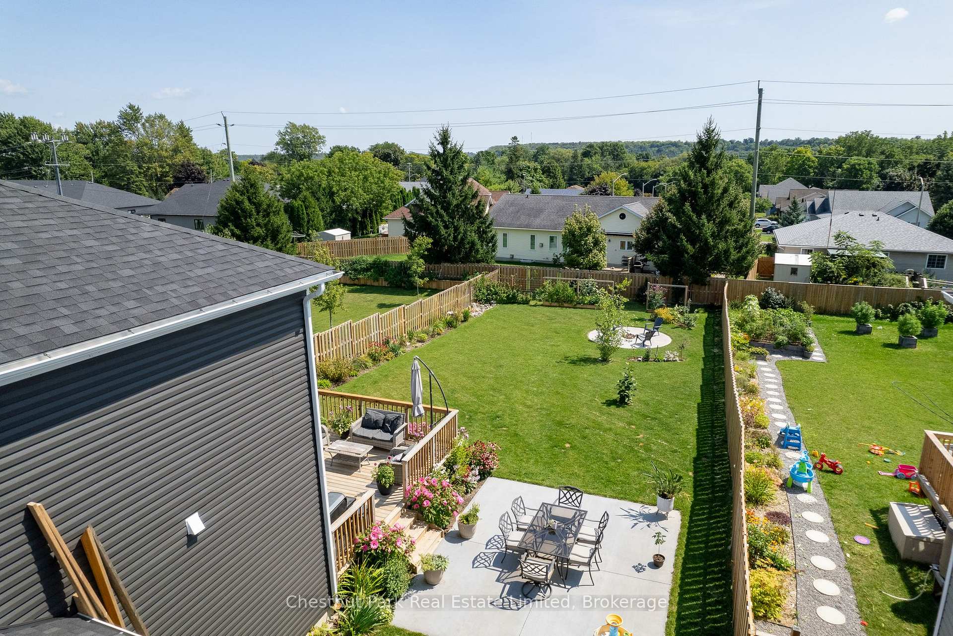 Photo 37 of 18 Curtis Street, Prince Edward County, Picton — HOMEH
