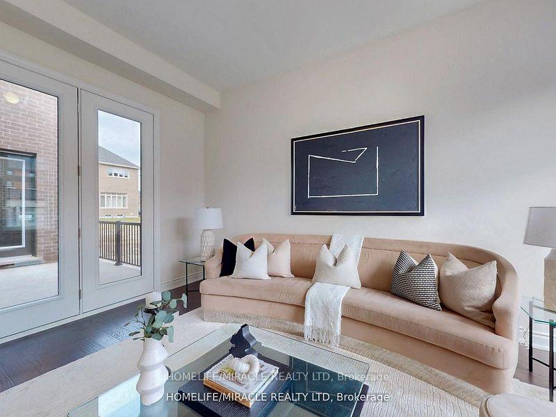 Photo 5 of 25 Joiner Circle, Whitchurch-Stouffville, Ballantrae — HOMEH