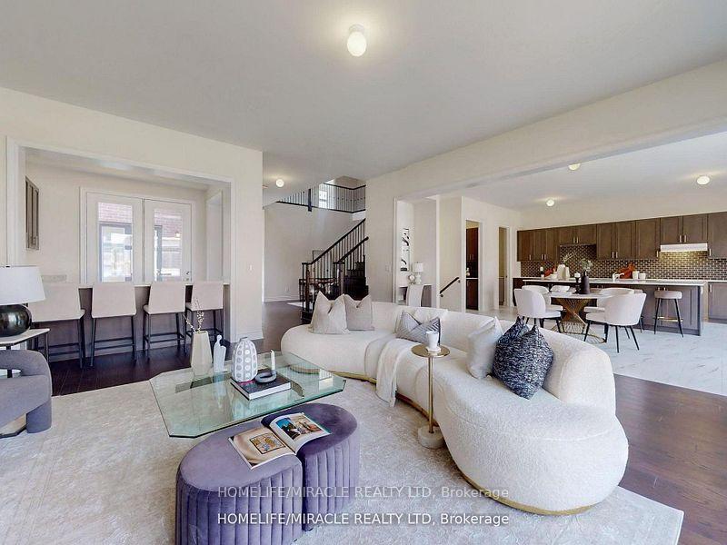 Photo 11 of 25 Joiner Circle, Whitchurch-Stouffville, Ballantrae — HOMEH