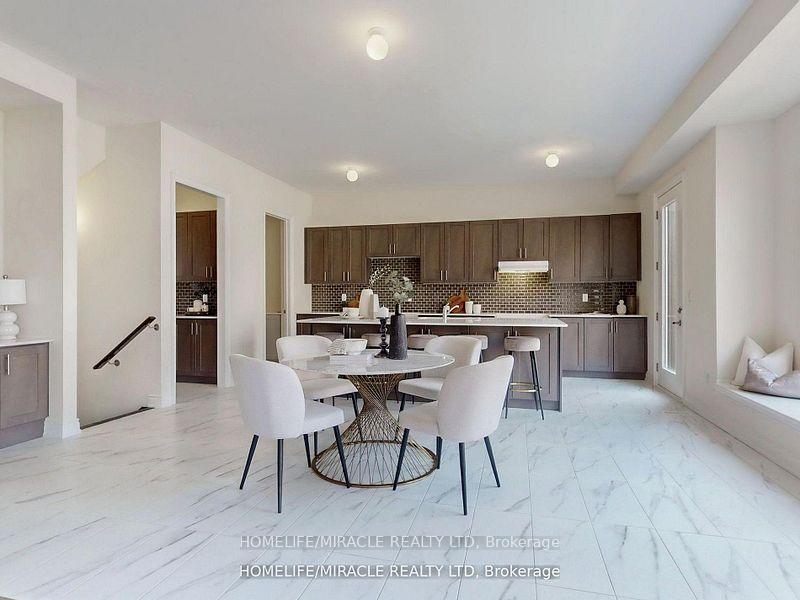 Photo 13 of 25 Joiner Circle, Whitchurch-Stouffville, Ballantrae — HOMEH