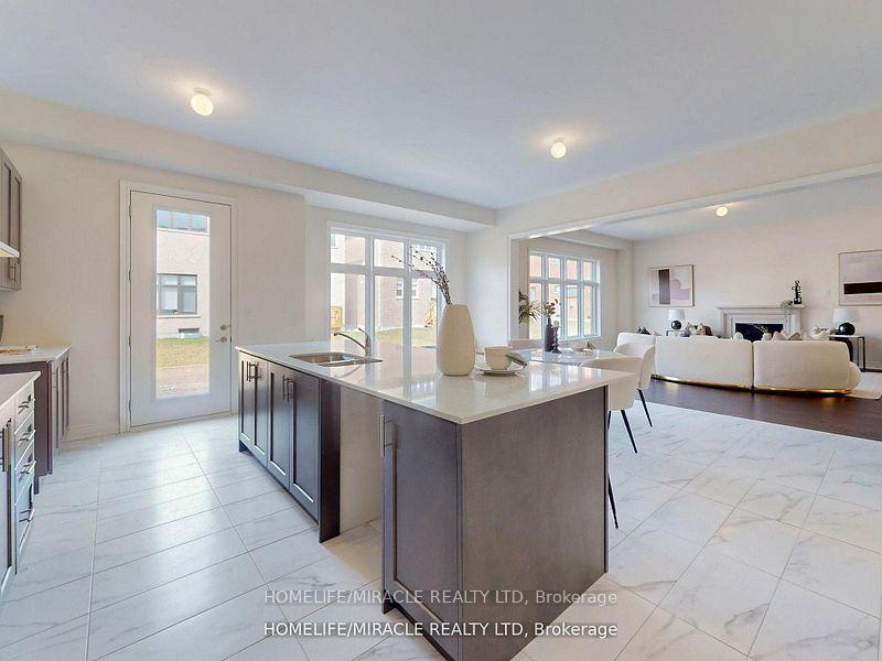 Photo 16 of 25 Joiner Circle, Whitchurch-Stouffville, Ballantrae — HOMEH