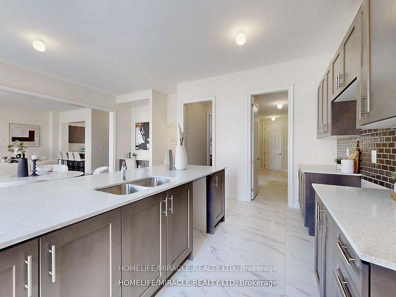 Photo 17 of 25 Joiner Circle, Whitchurch-Stouffville, Ballantrae — HOMEH