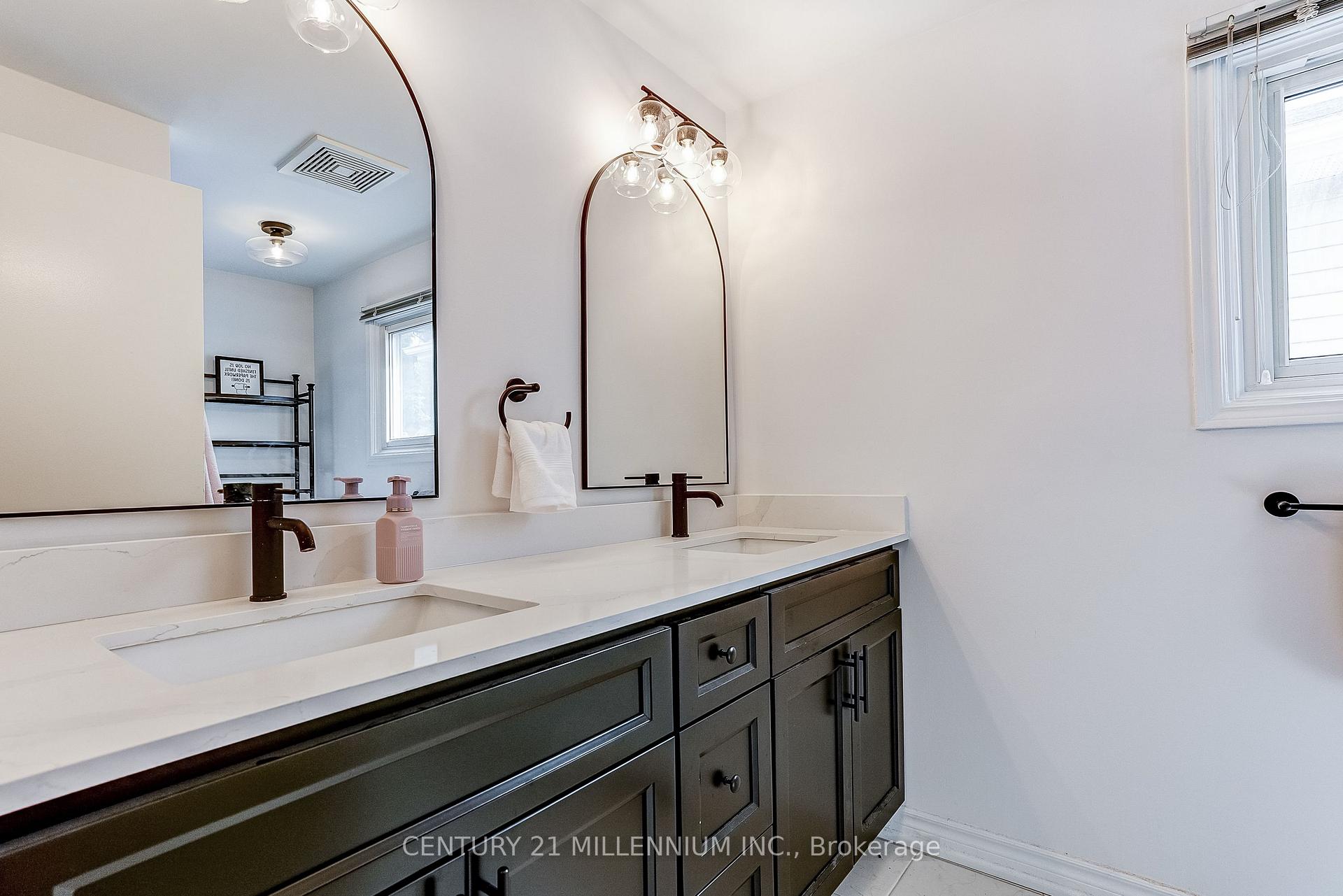 Photo 20 of 82 Horton Crescent, Brampton, Central Park — HOMEH