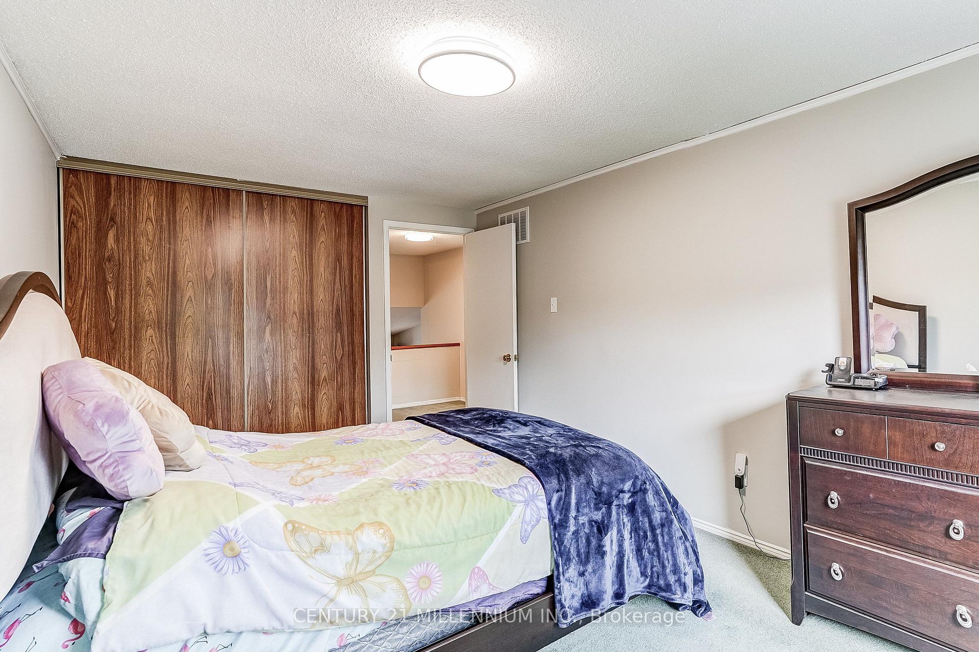 Photo 30 of 82 Horton Crescent, Brampton, Central Park — HOMEH