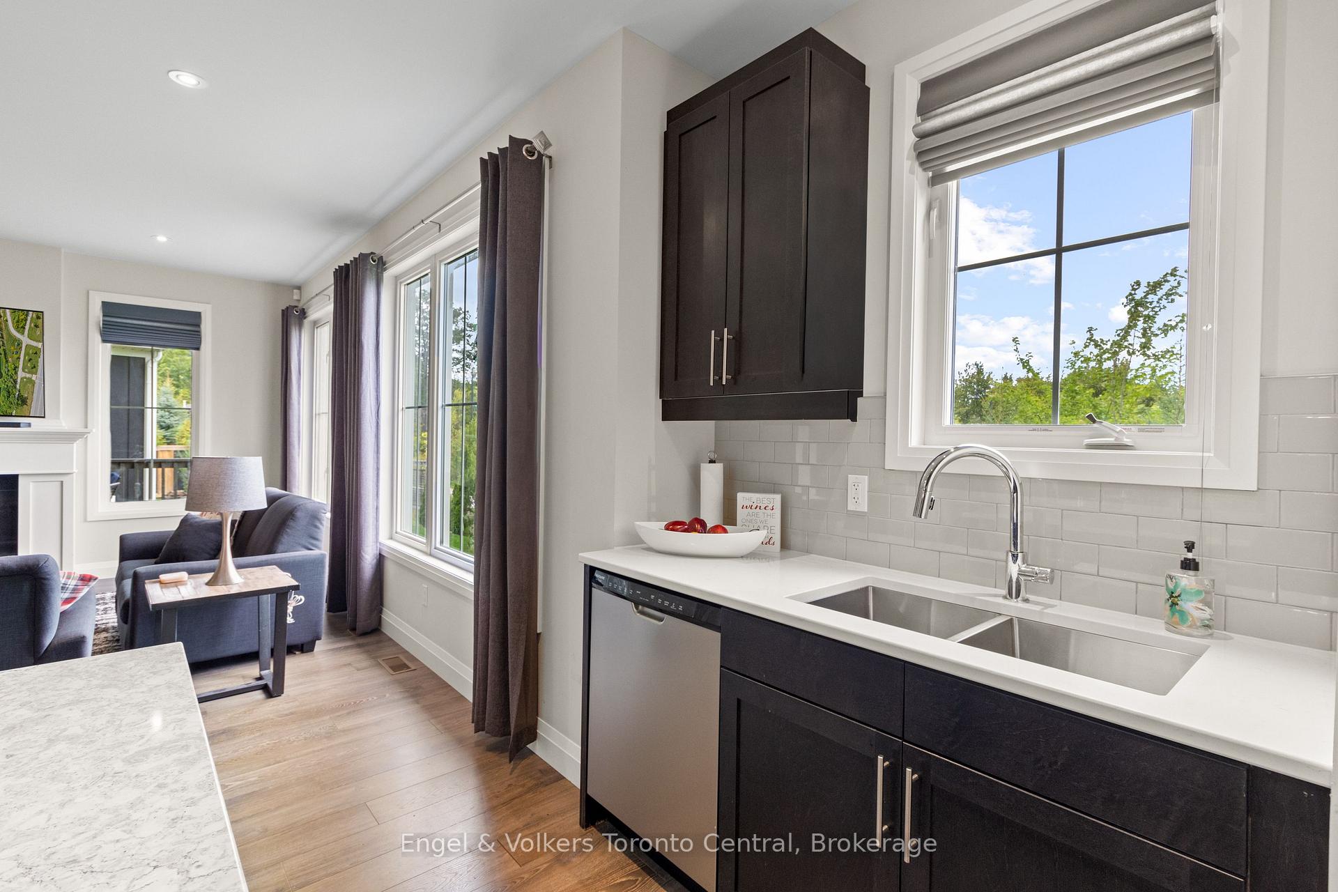 Photo 7 of 360 Yellow Birch Crescent, Blue Mountains — HOMEH