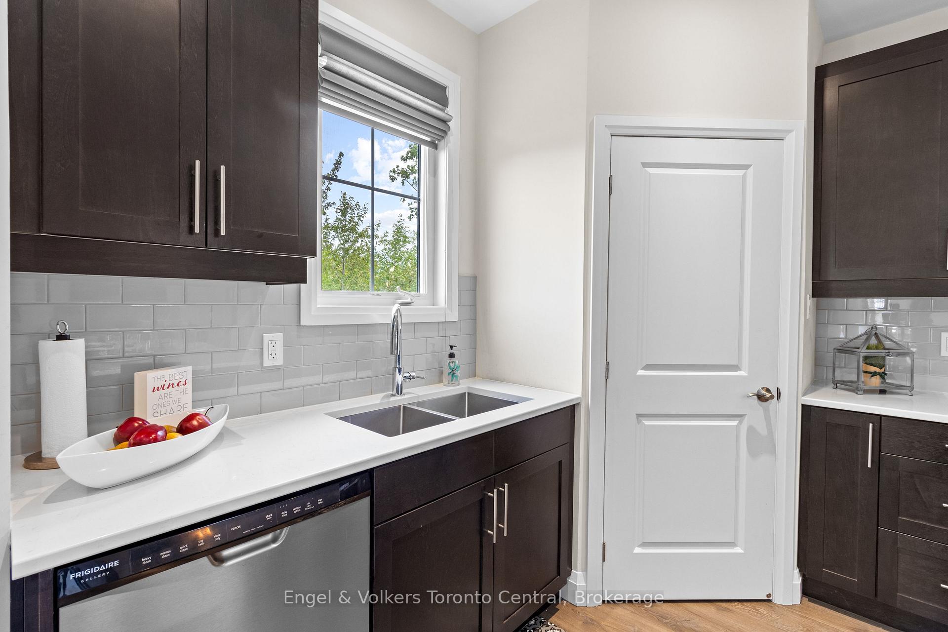 Photo 8 of 360 Yellow Birch Crescent, Blue Mountains — HOMEH