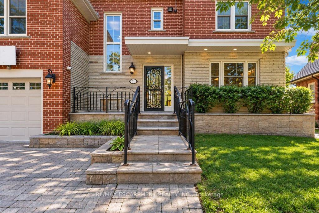 Photo 3 of 31 Fairleigh Crescent, Hamilton, St. Clair — HOMEH