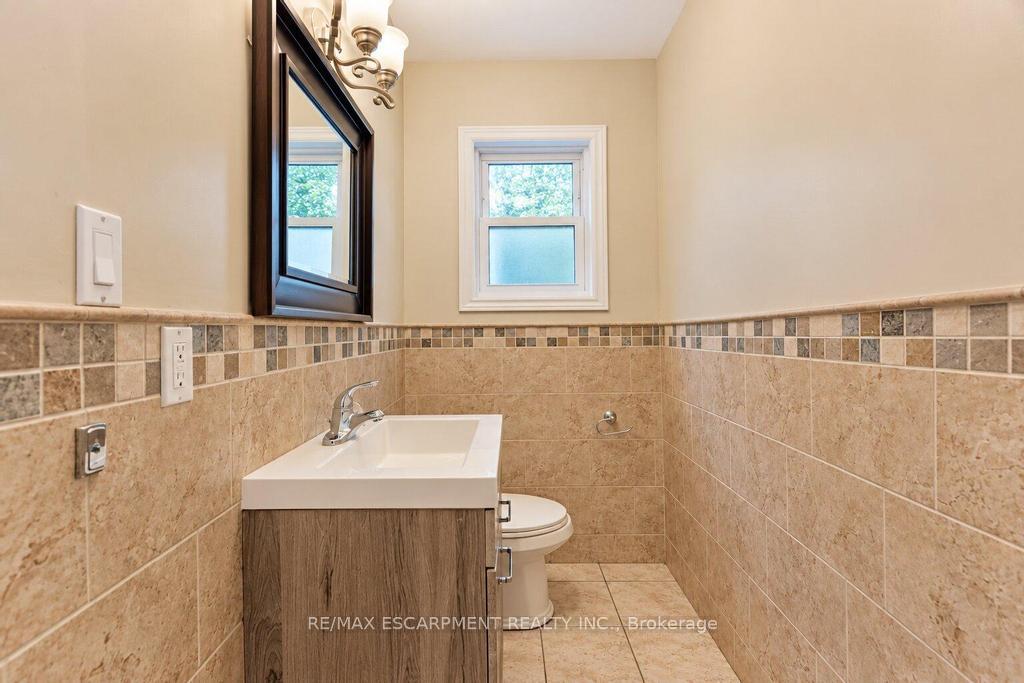 Photo 5 of 31 Fairleigh Crescent, Hamilton, St. Clair — HOMEH