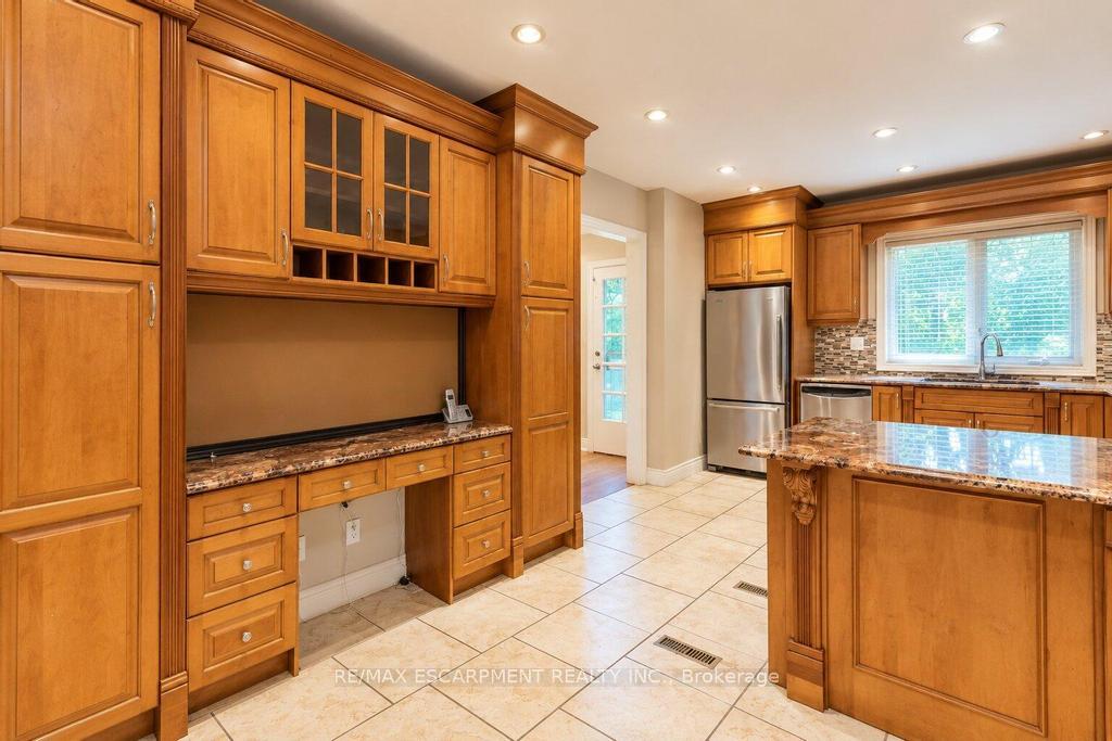 Photo 9 of 31 Fairleigh Crescent, Hamilton, St. Clair — HOMEH