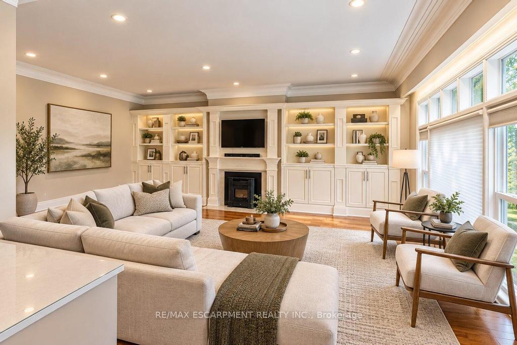 Photo 13 of 31 Fairleigh Crescent, Hamilton, St. Clair — HOMEH