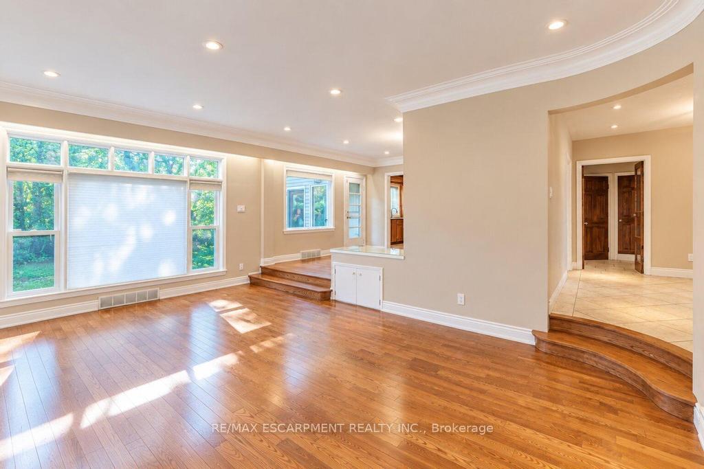 Photo 14 of 31 Fairleigh Crescent, Hamilton, St. Clair — HOMEH
